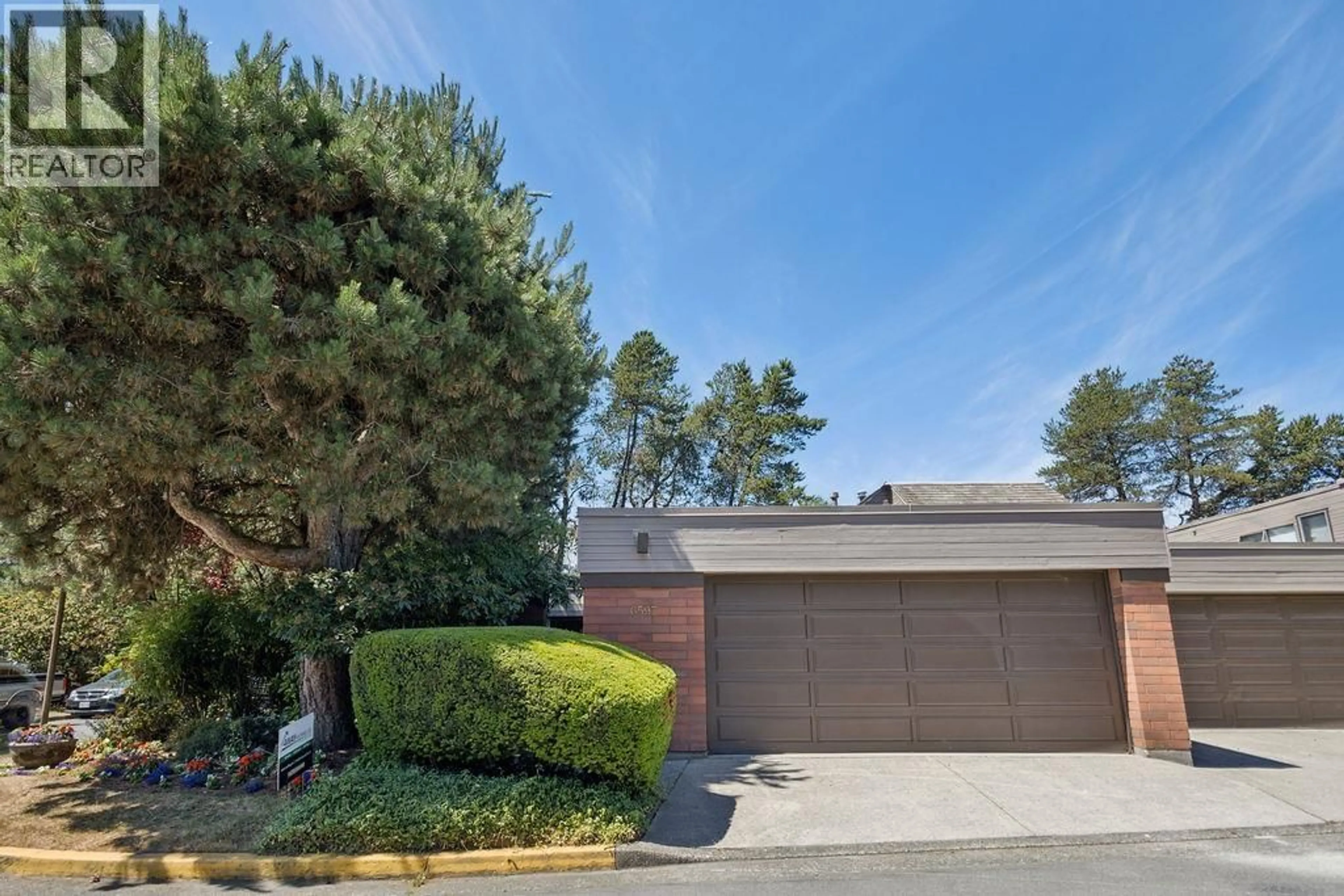 A pic from outside/outdoor area/front of a property/back of a property/a pic from drone, street for 6597 PINEHURST DRIVE, Vancouver British Columbia V5X4N9