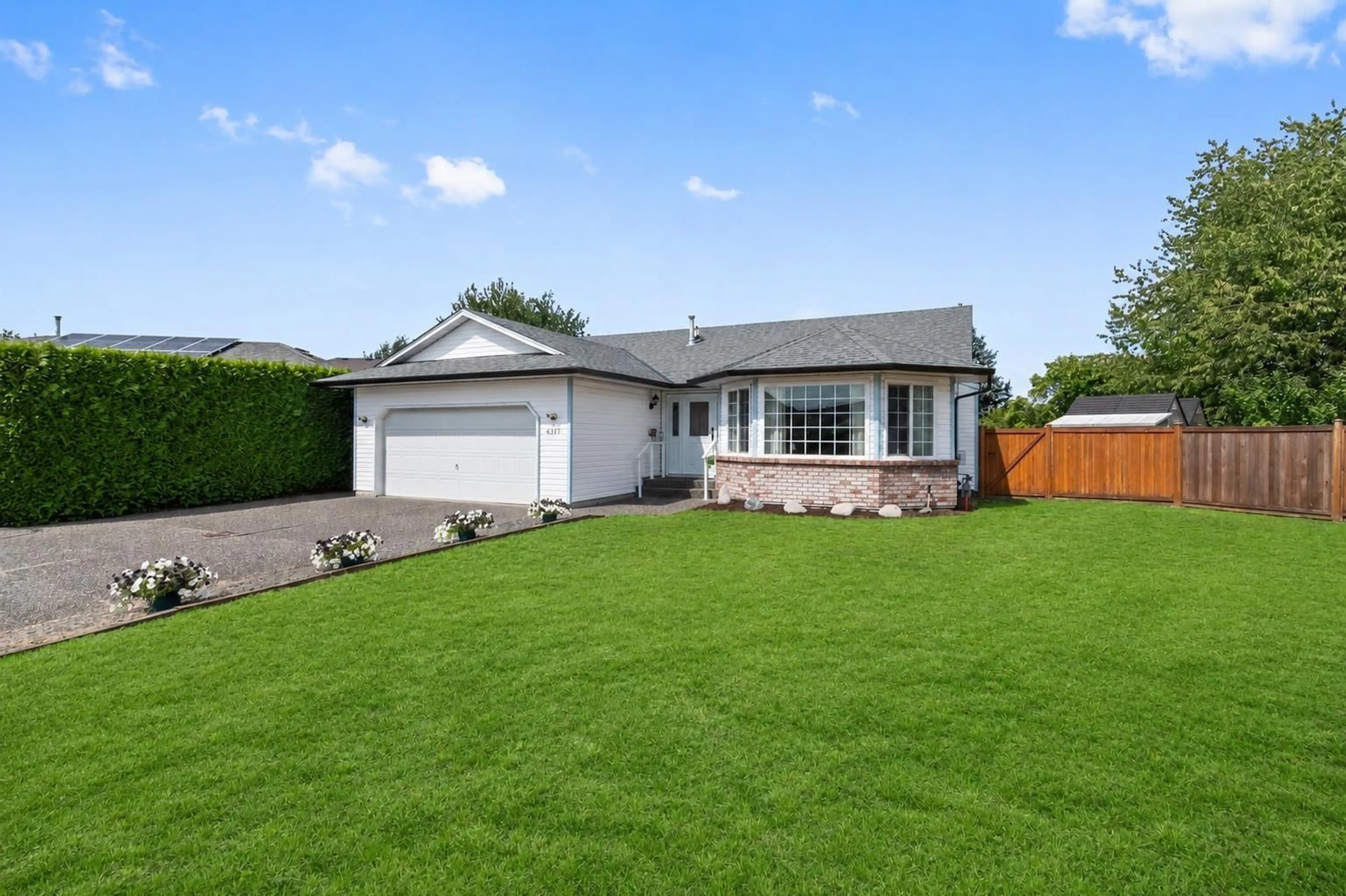 Home with vinyl exterior material, street for 45017 STRATFORD PLACE, Chilliwack British Columbia V2R2Z2
