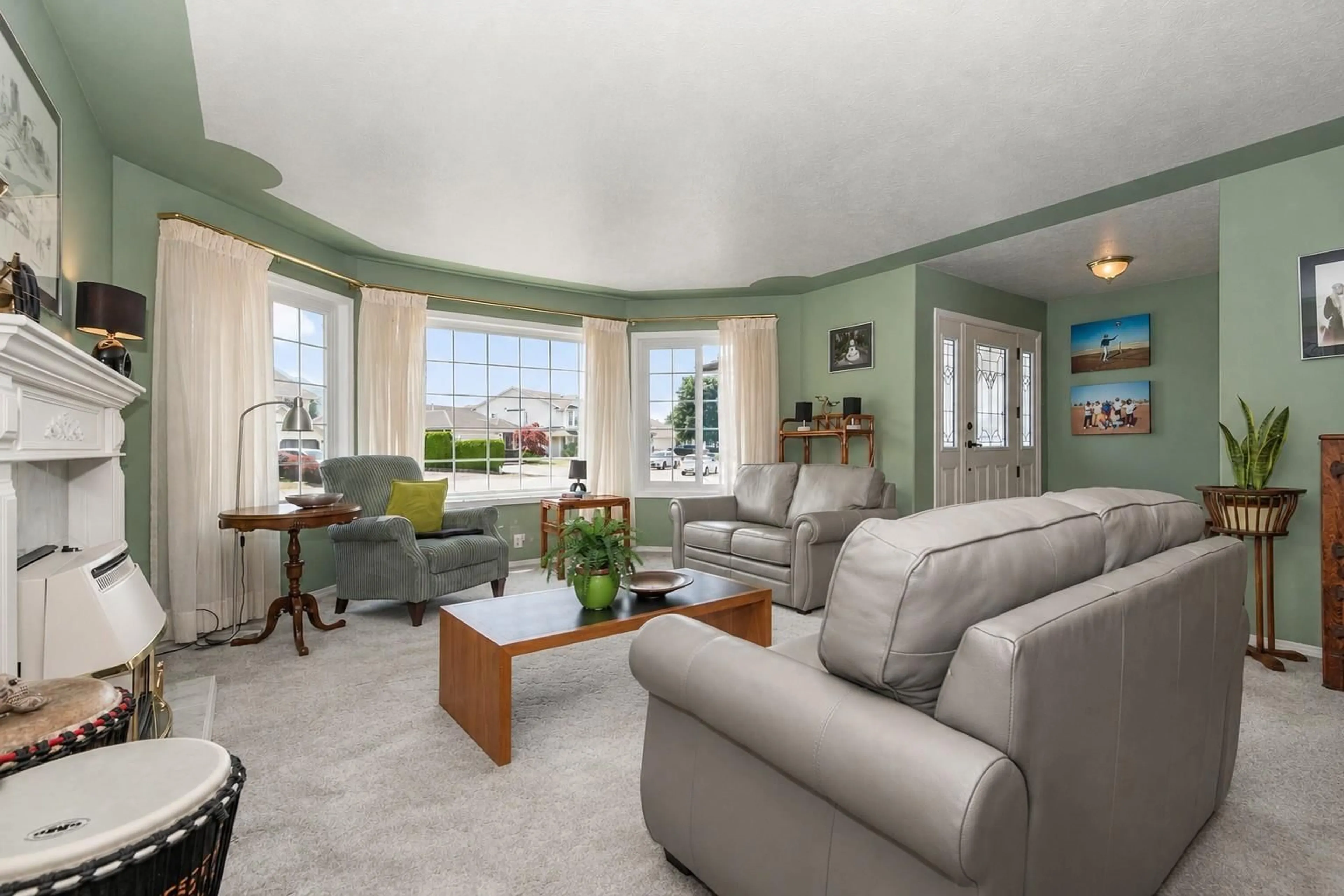 Living room with furniture, unknown for 45017 STRATFORD PLACE, Chilliwack British Columbia V2R2Z2