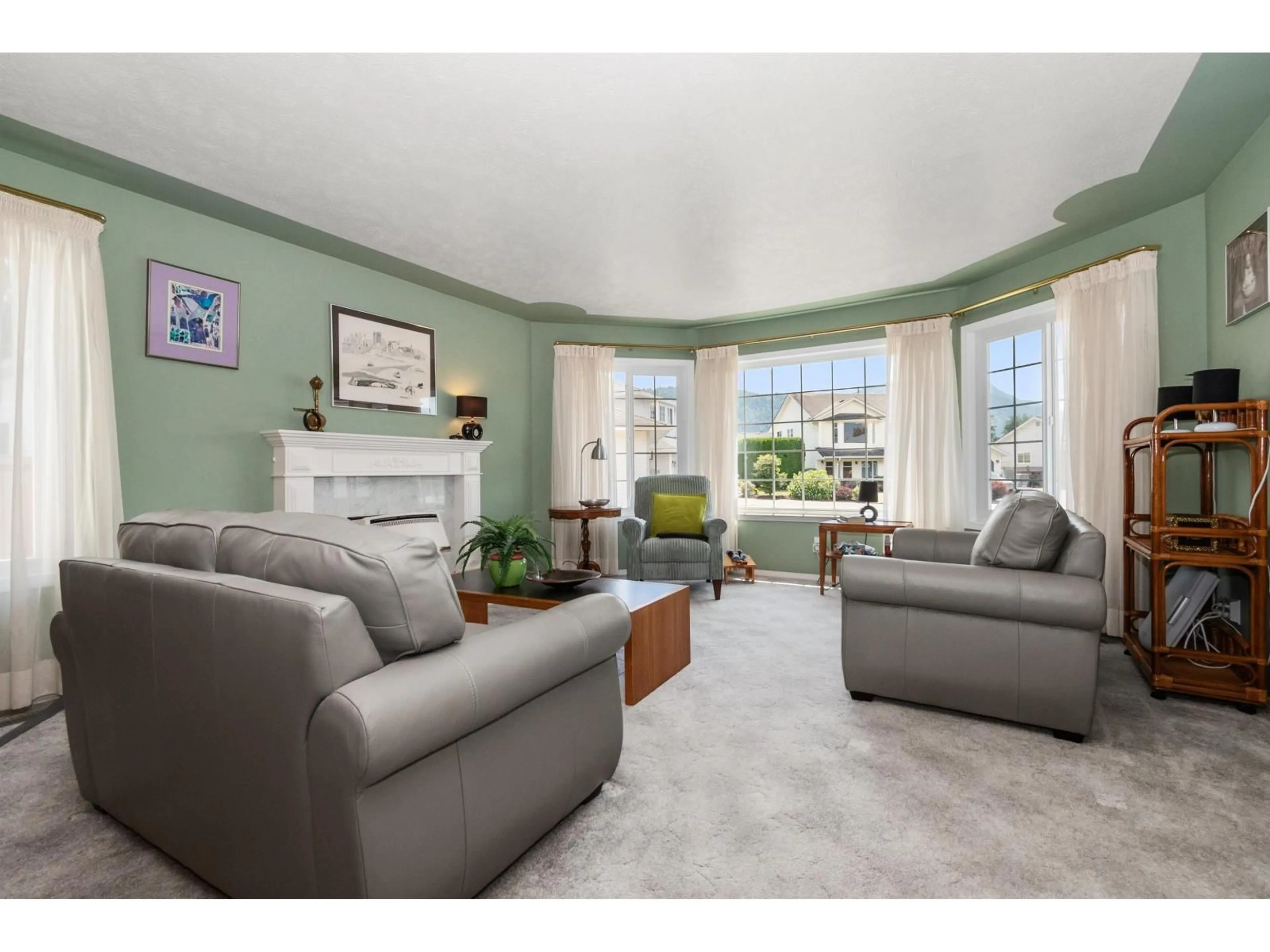 Living room with furniture, unknown for 45017 STRATFORD PLACE, Chilliwack British Columbia V2R2Z2