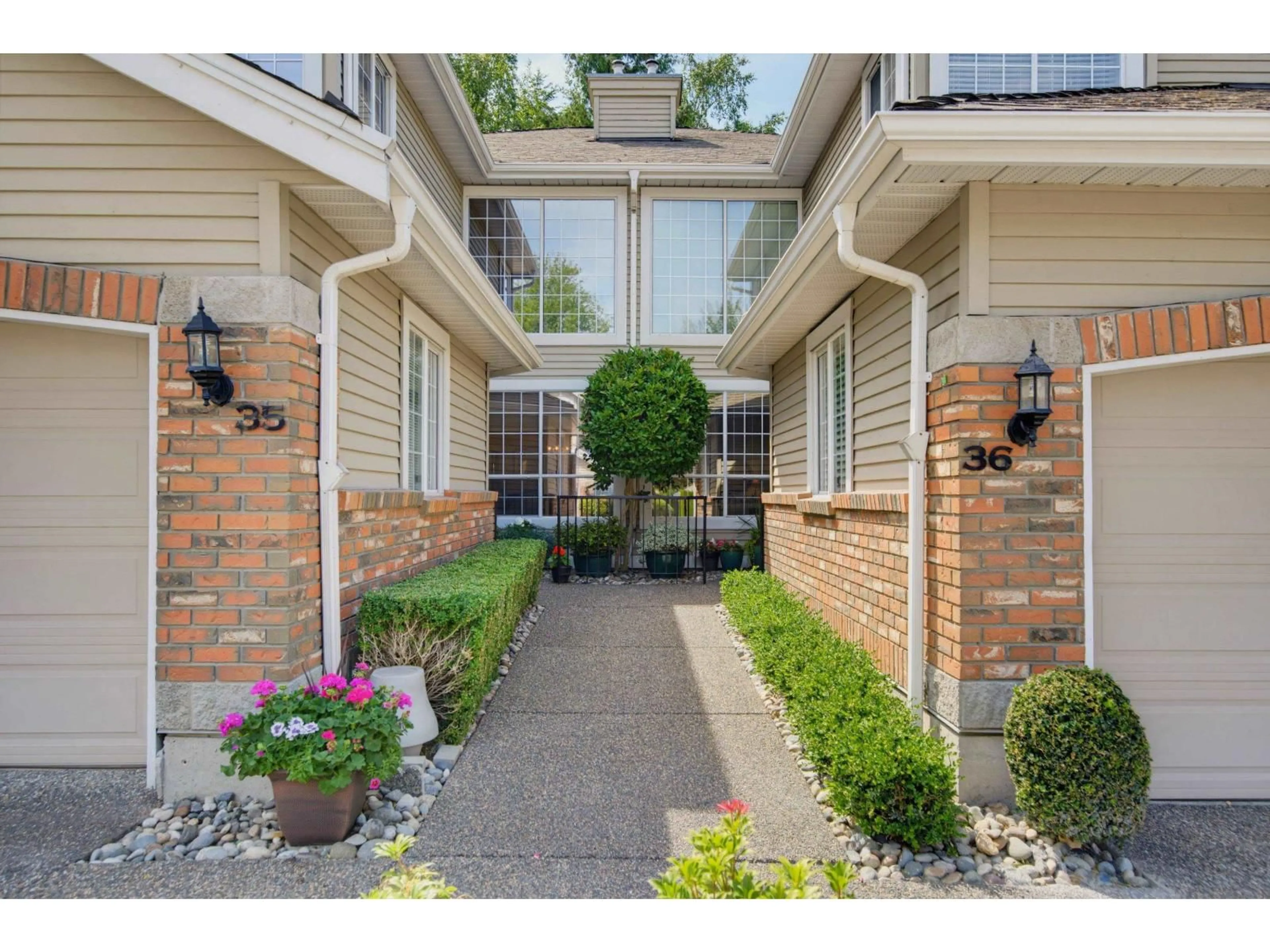 Indoor entryway for 36 - 2688 150 STREET, Surrey British Columbia V4A4N1