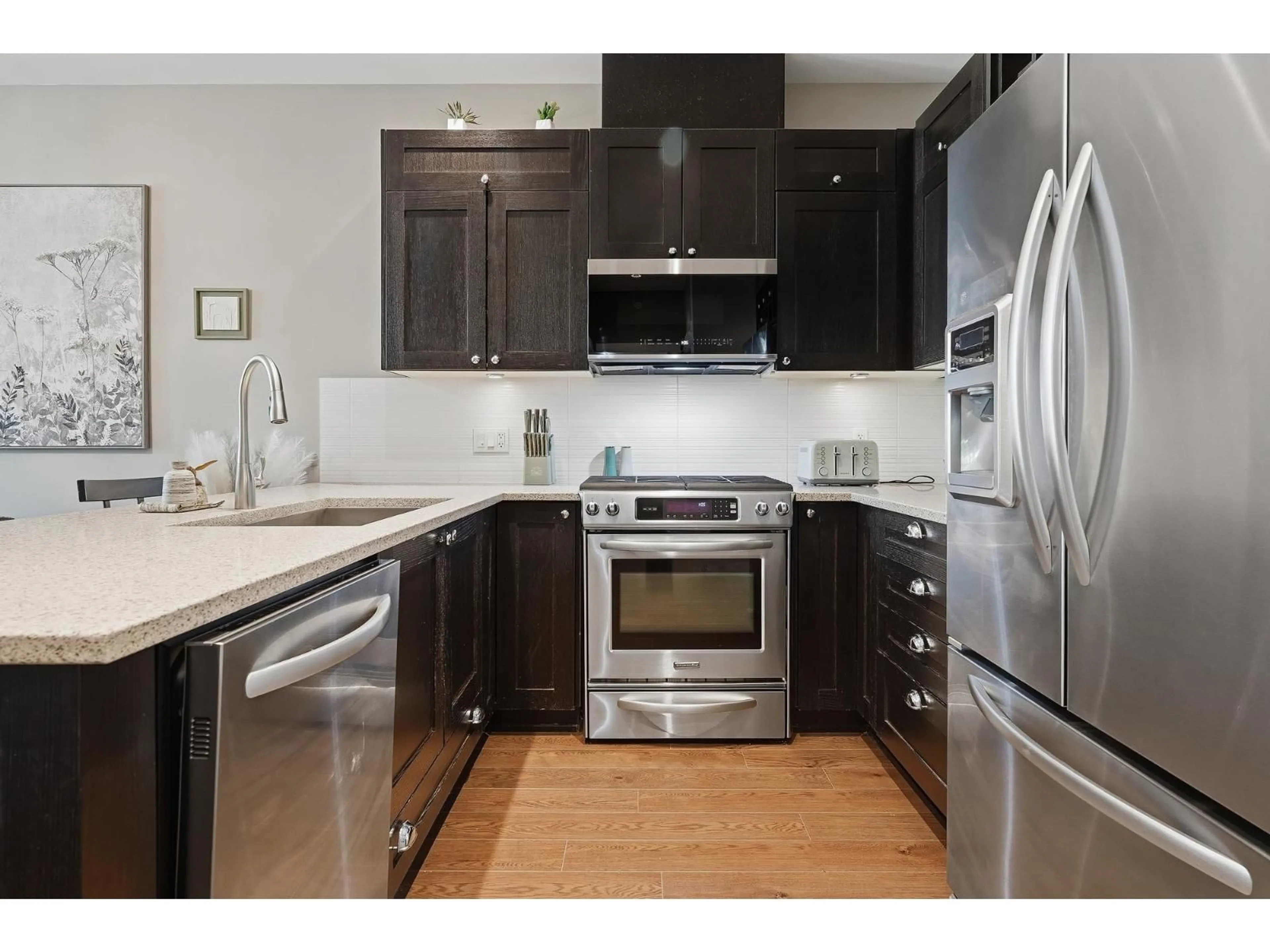 Standard kitchen, unknown for 307 - 15195 36 AVENUE, Surrey British Columbia V3Z4R3