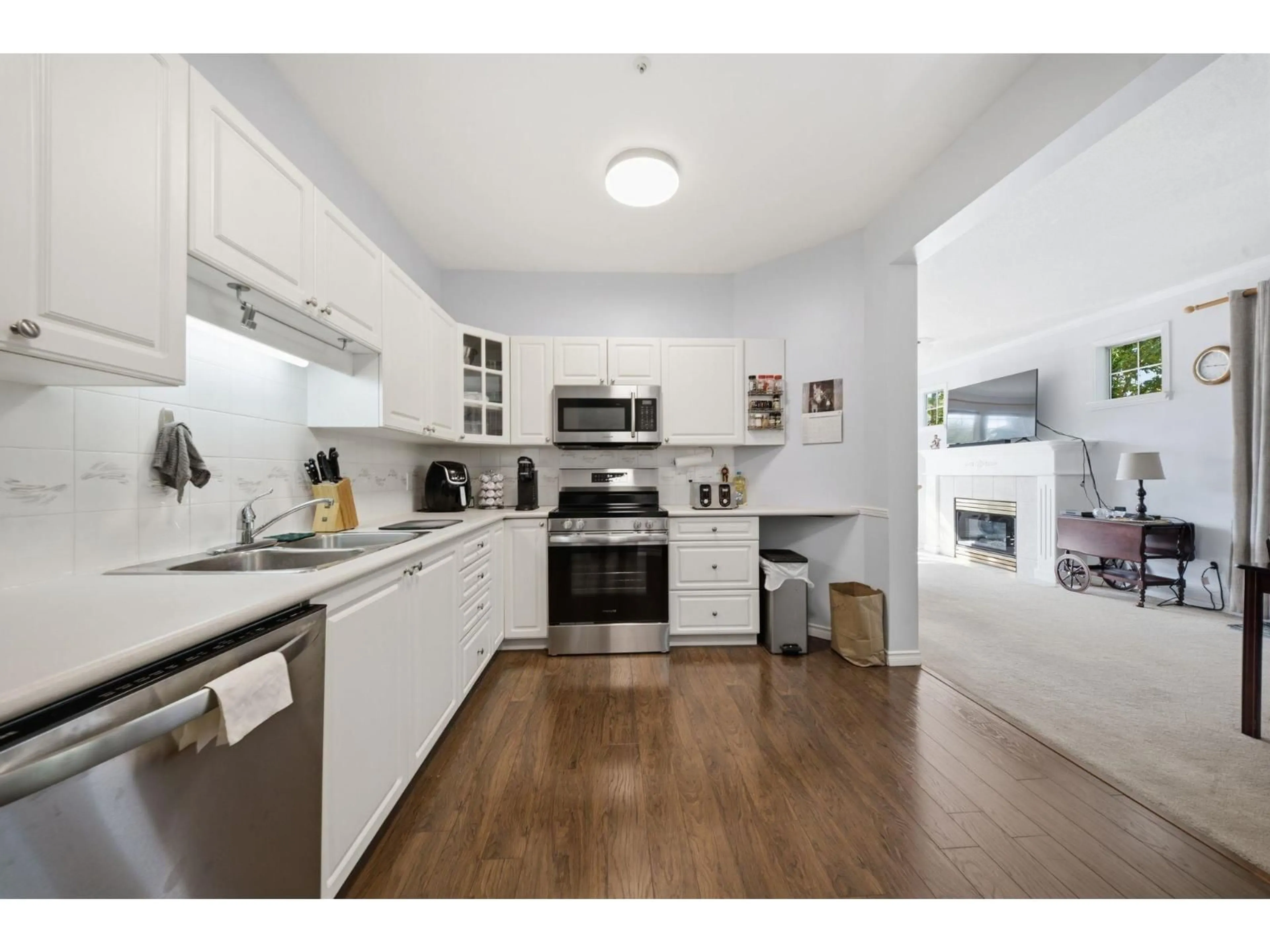 Standard kitchen, unknown for 203 - 20897 57 AVENUE, Langley British Columbia V3A8L5
