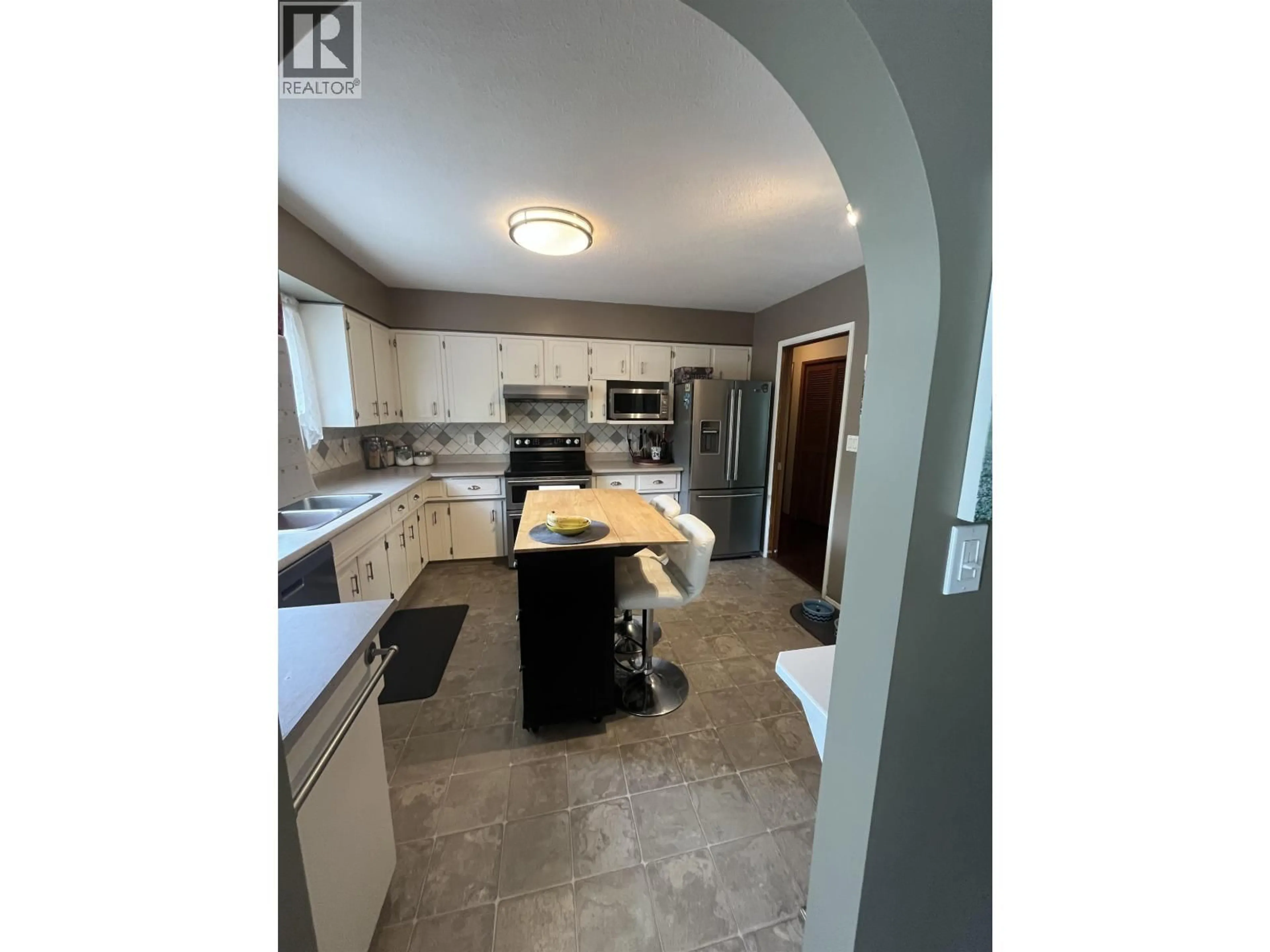 Open concept kitchen, ceramic/tile floor for 796 SELWYN CRESCENT, Prince George British Columbia V2M5H8