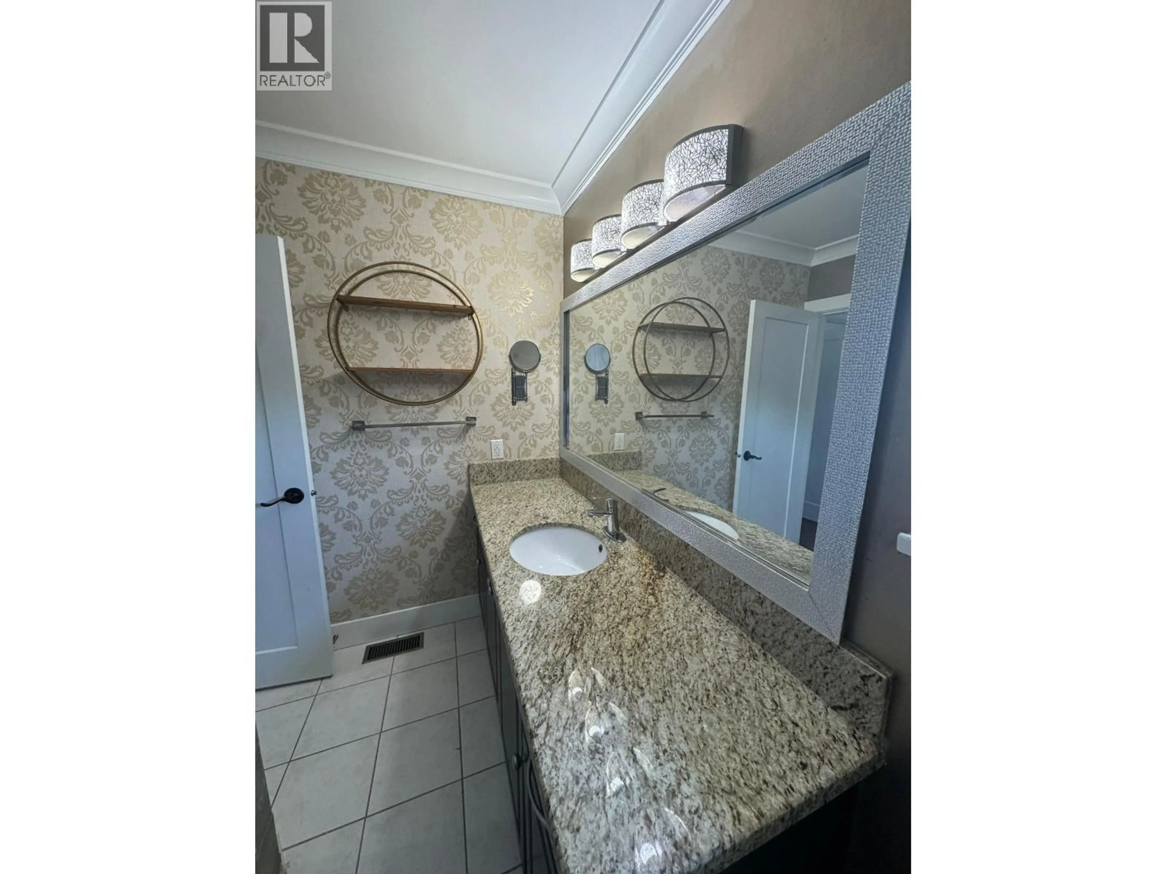 Standard bathroom, ceramic/tile floor for 11331 SEAFIELD CRESCENT, Richmond British Columbia V7A3J1