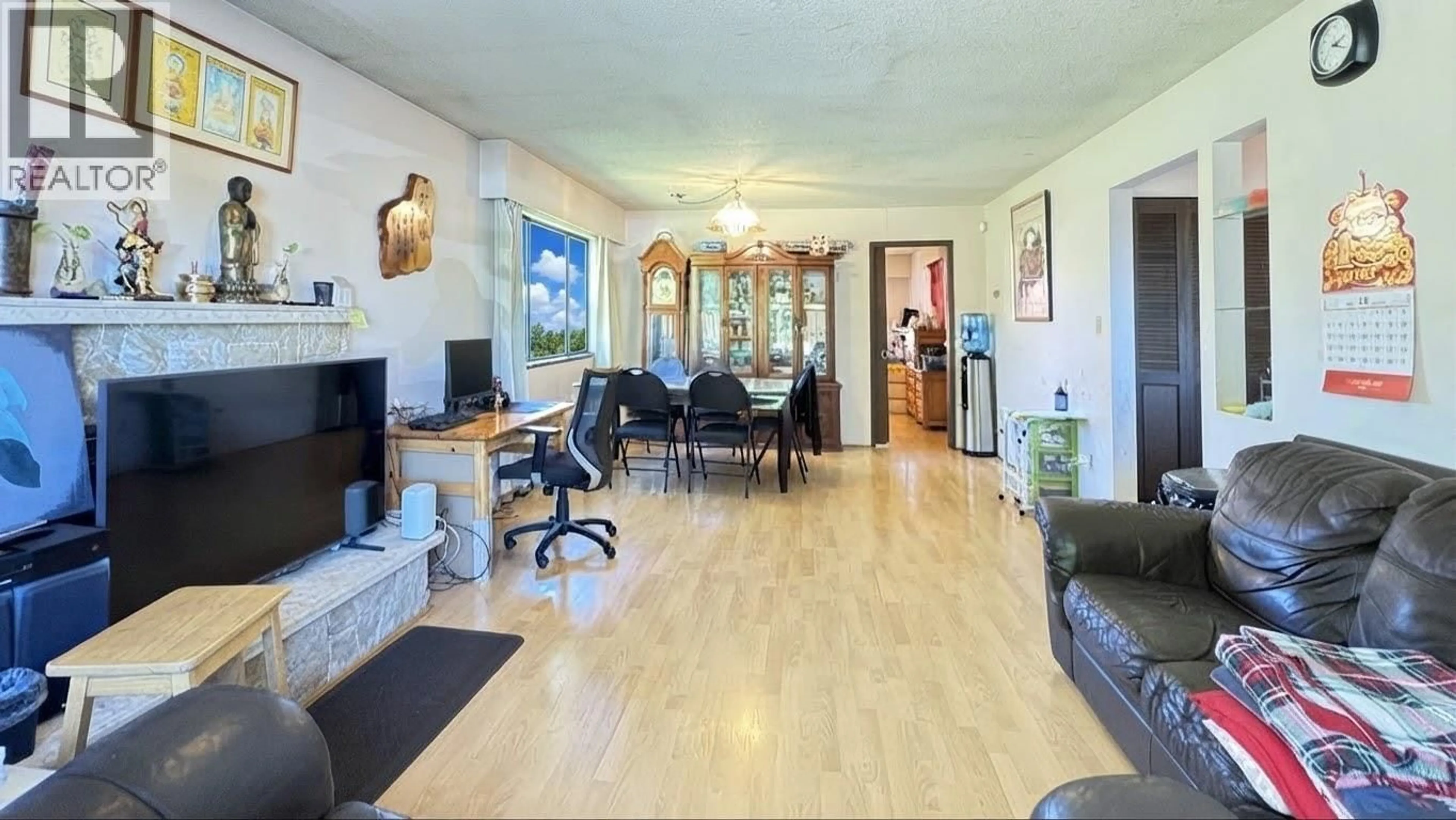 Living room with furniture, unknown for 10140 WESTMINSTER HIGHWAY, Richmond British Columbia V6X1B2