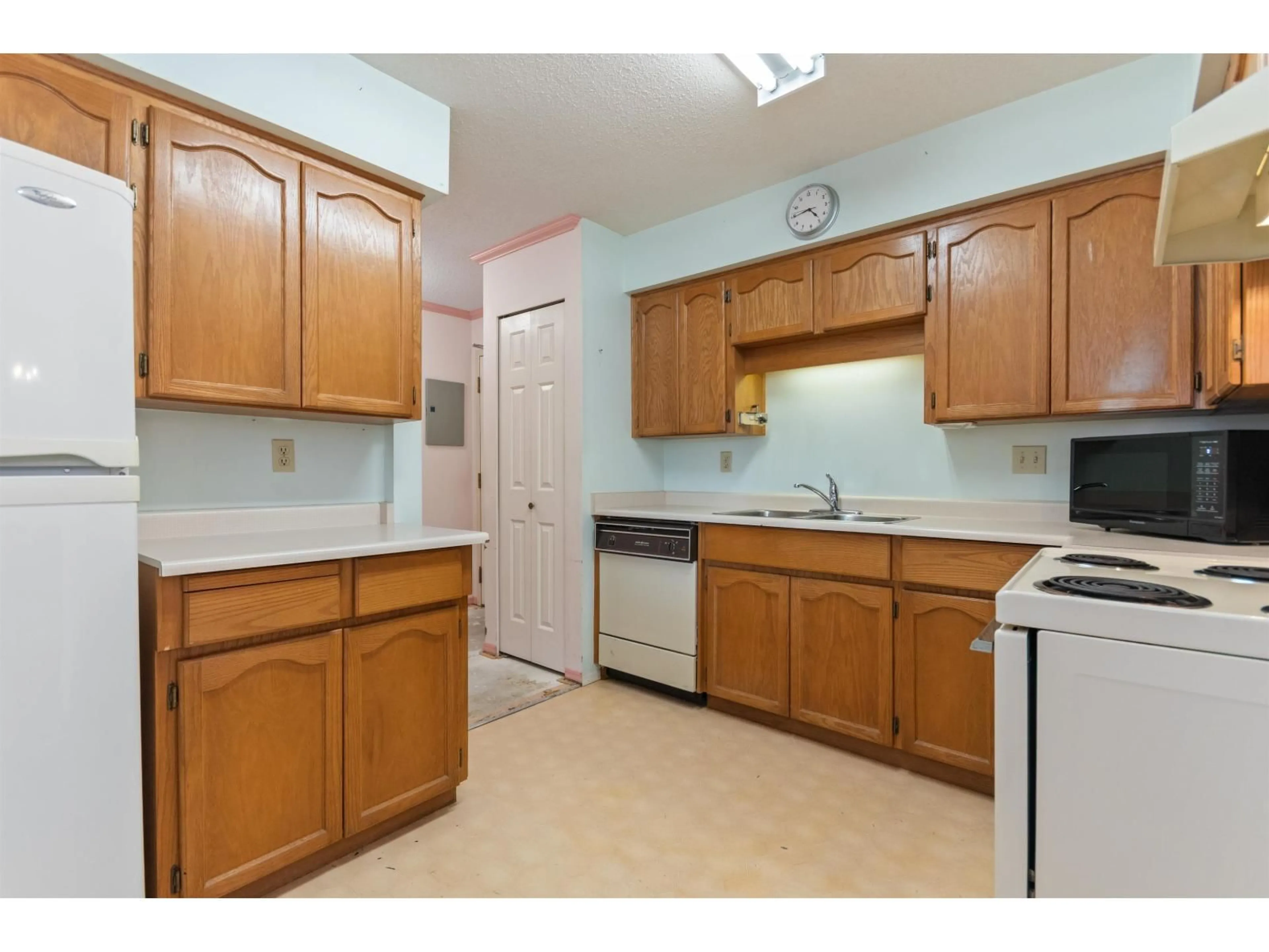 Standard kitchen, unknown for 202 - 8725 ELM DRIVE, Chilliwack British Columbia V2P4Y3