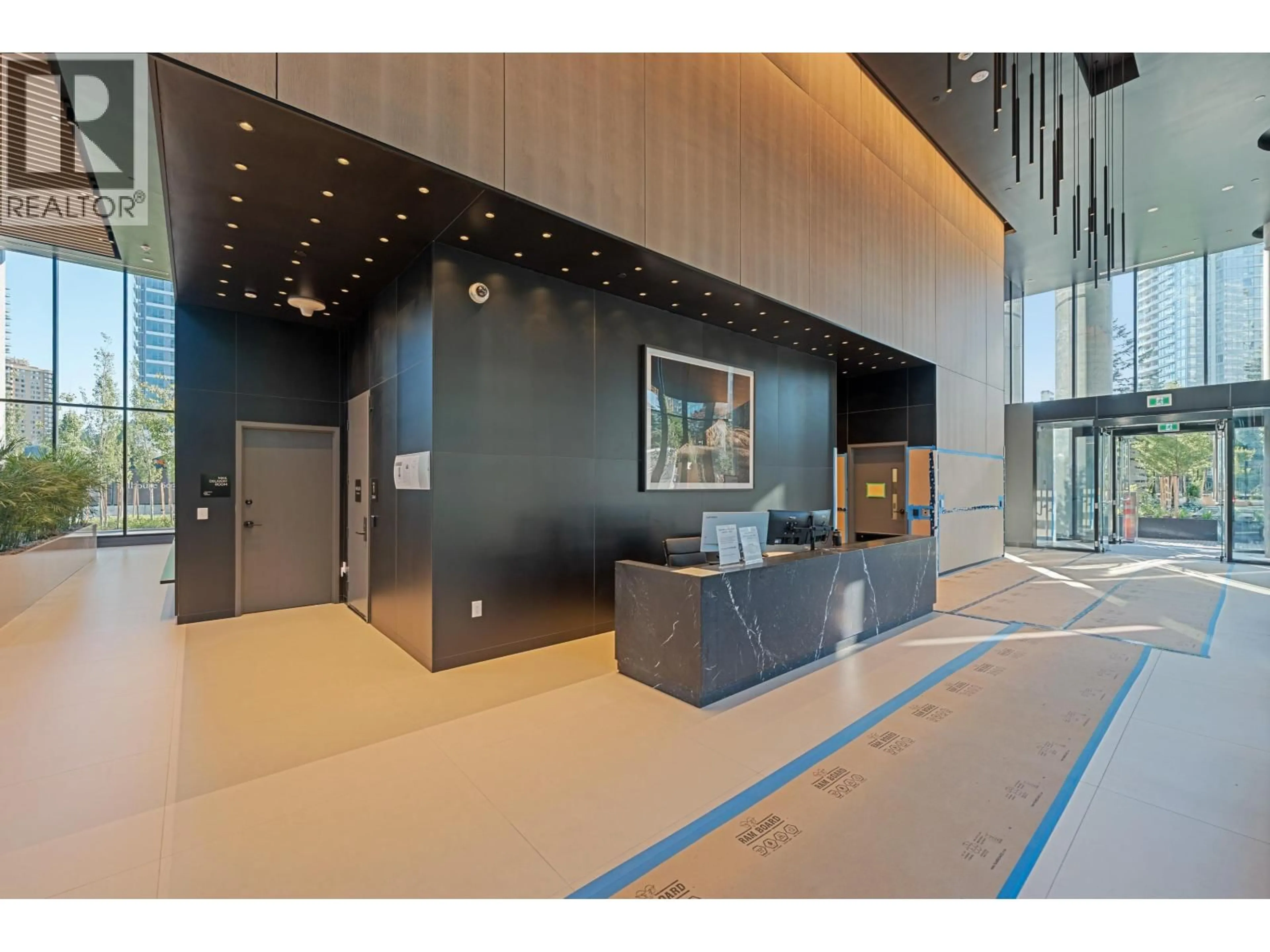 Indoor foyer for 2108 - 5987 WILSON AVENUE, Burnaby British Columbia V5H0L7