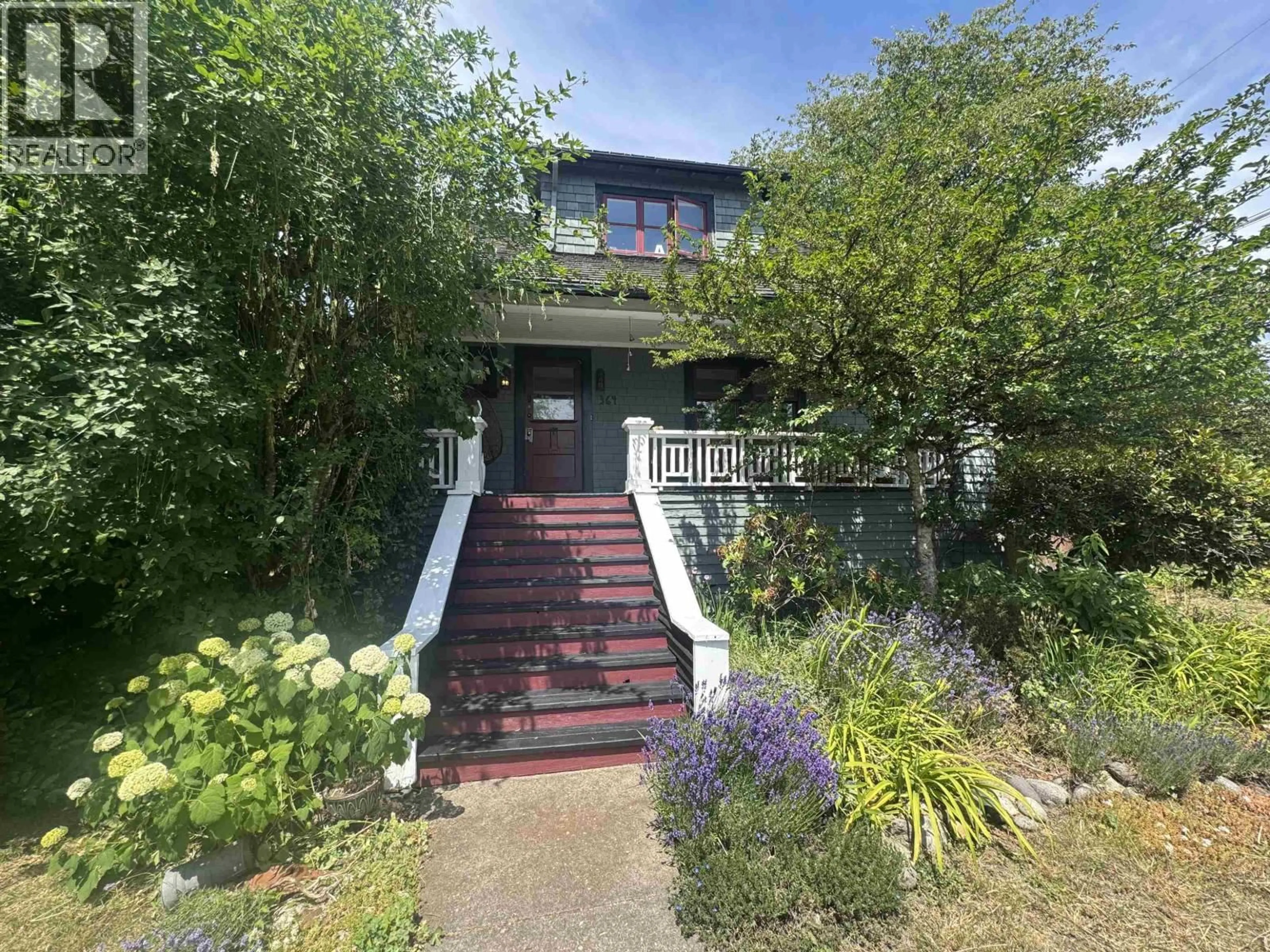 A pic from outside/outdoor area/front of a property/back of a property/a pic from drone, street for 364 14TH STREET, North Vancouver British Columbia V7L2N6