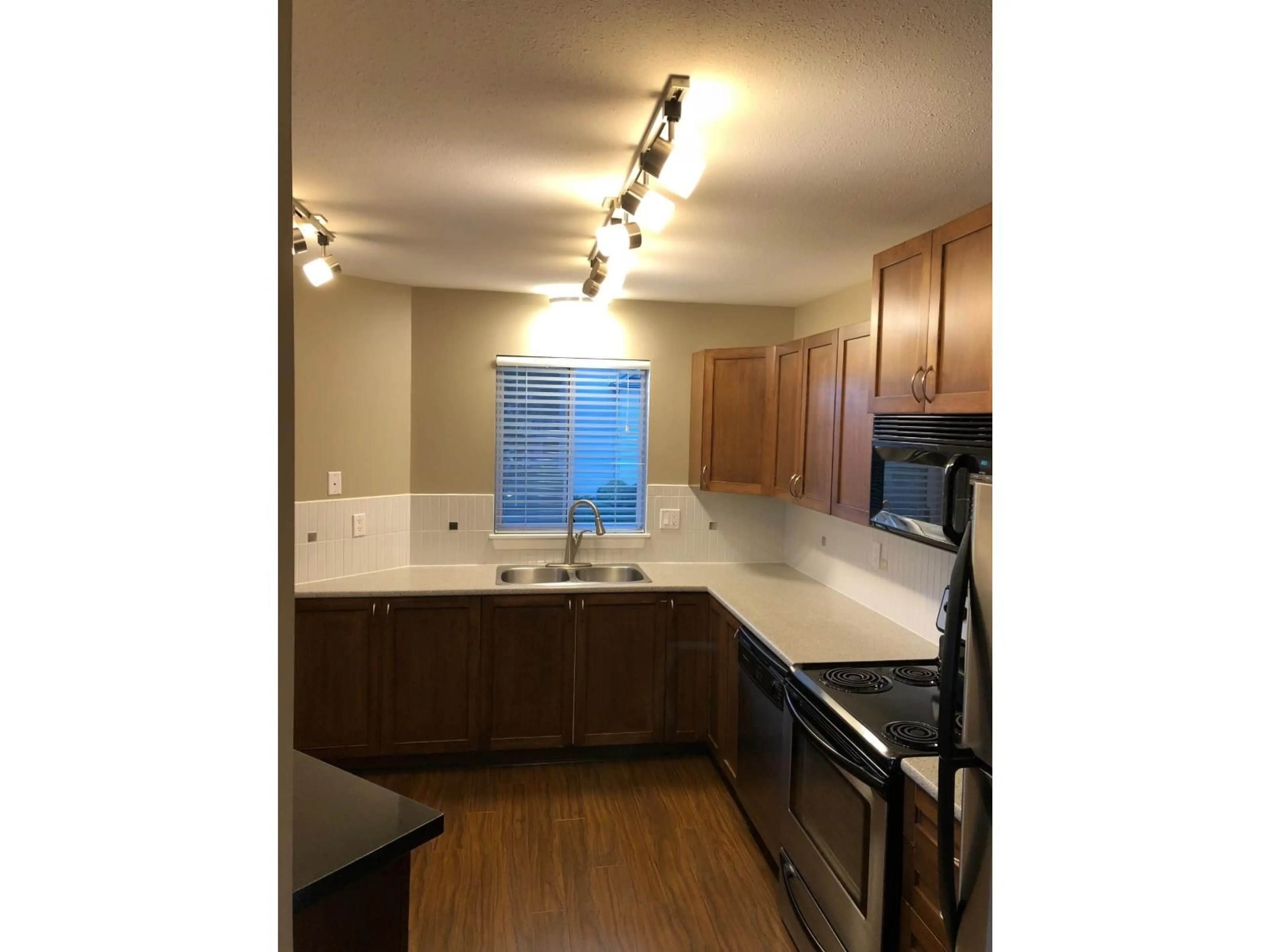 Standard kitchen, unknown for 204 - 32725 GEORGE FERGUSON WAY, Abbotsford British Columbia V2T5M5