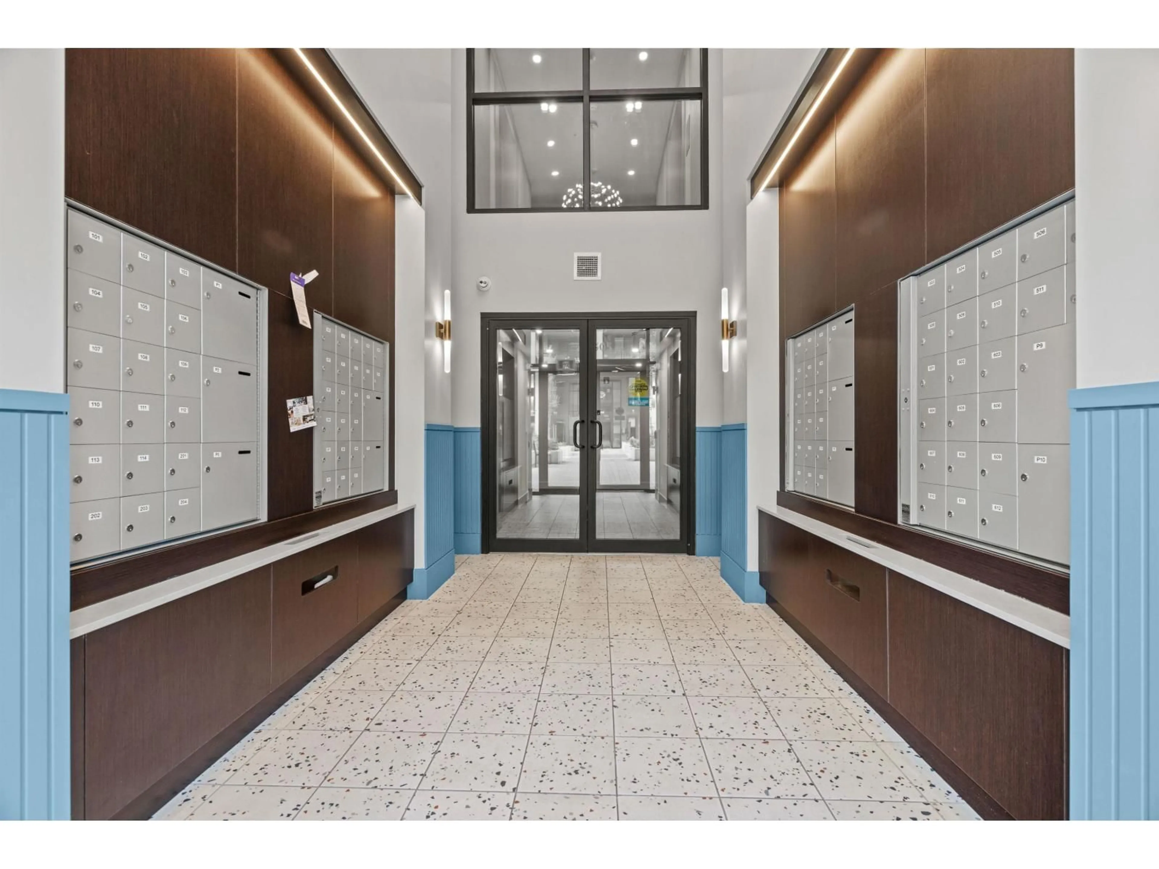 Indoor foyer for 112 - 45505 CAMPUS DRIVE, Chilliwack British Columbia V2R6L2