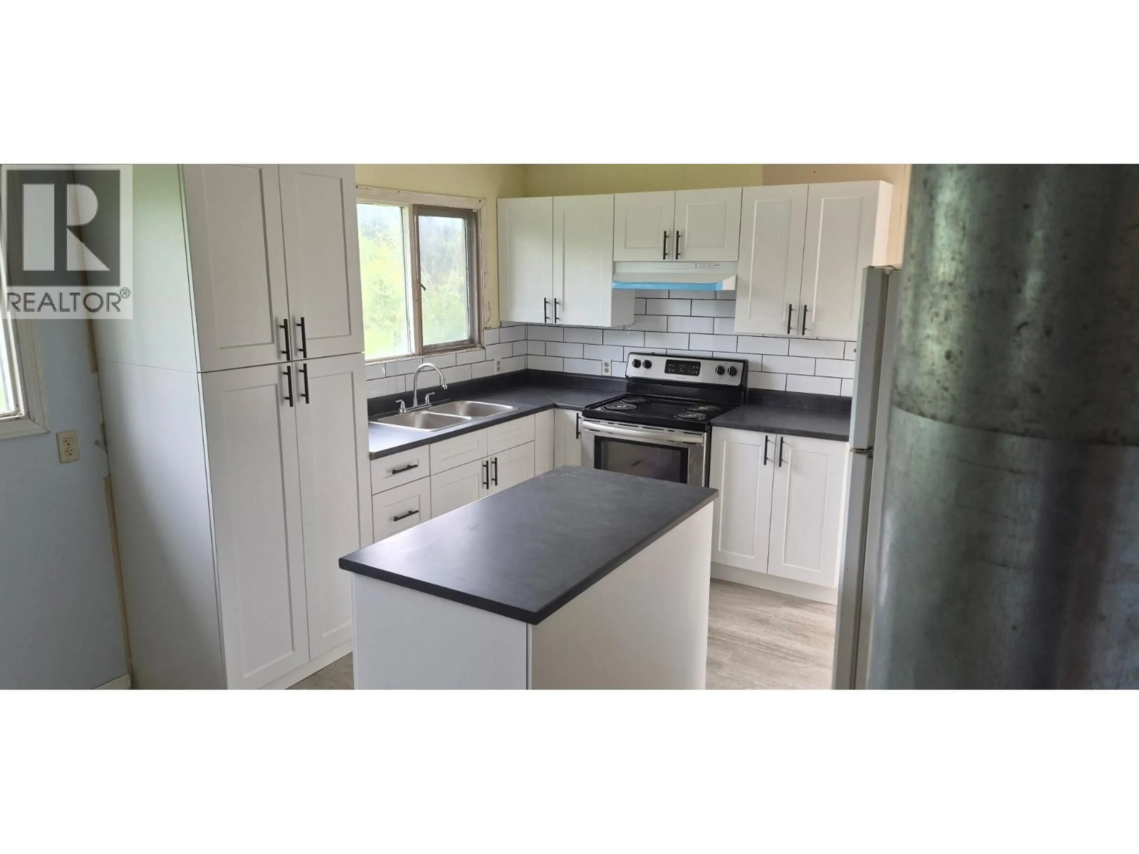 Standard kitchen, unknown for 43378 97 HIGHWAY, Quesnel British Columbia V2J6X5