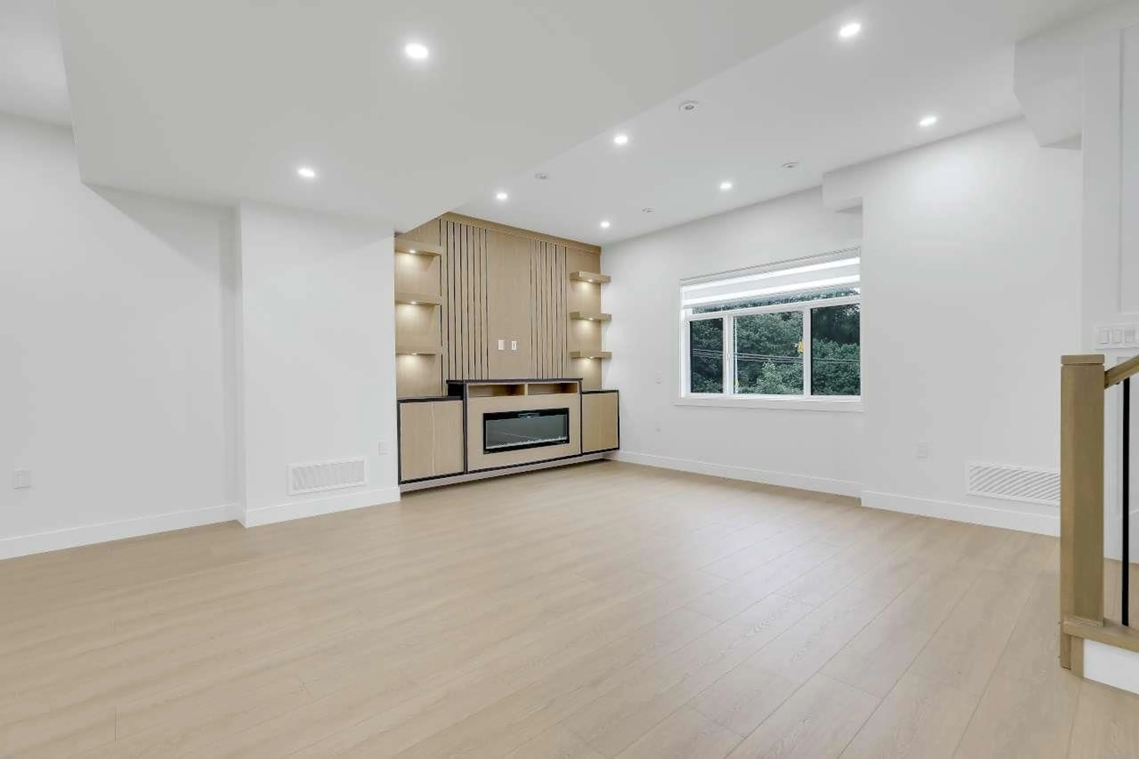 Unknown for 102 - 9964 120 STREET, Surrey British Columbia V3W6N5
