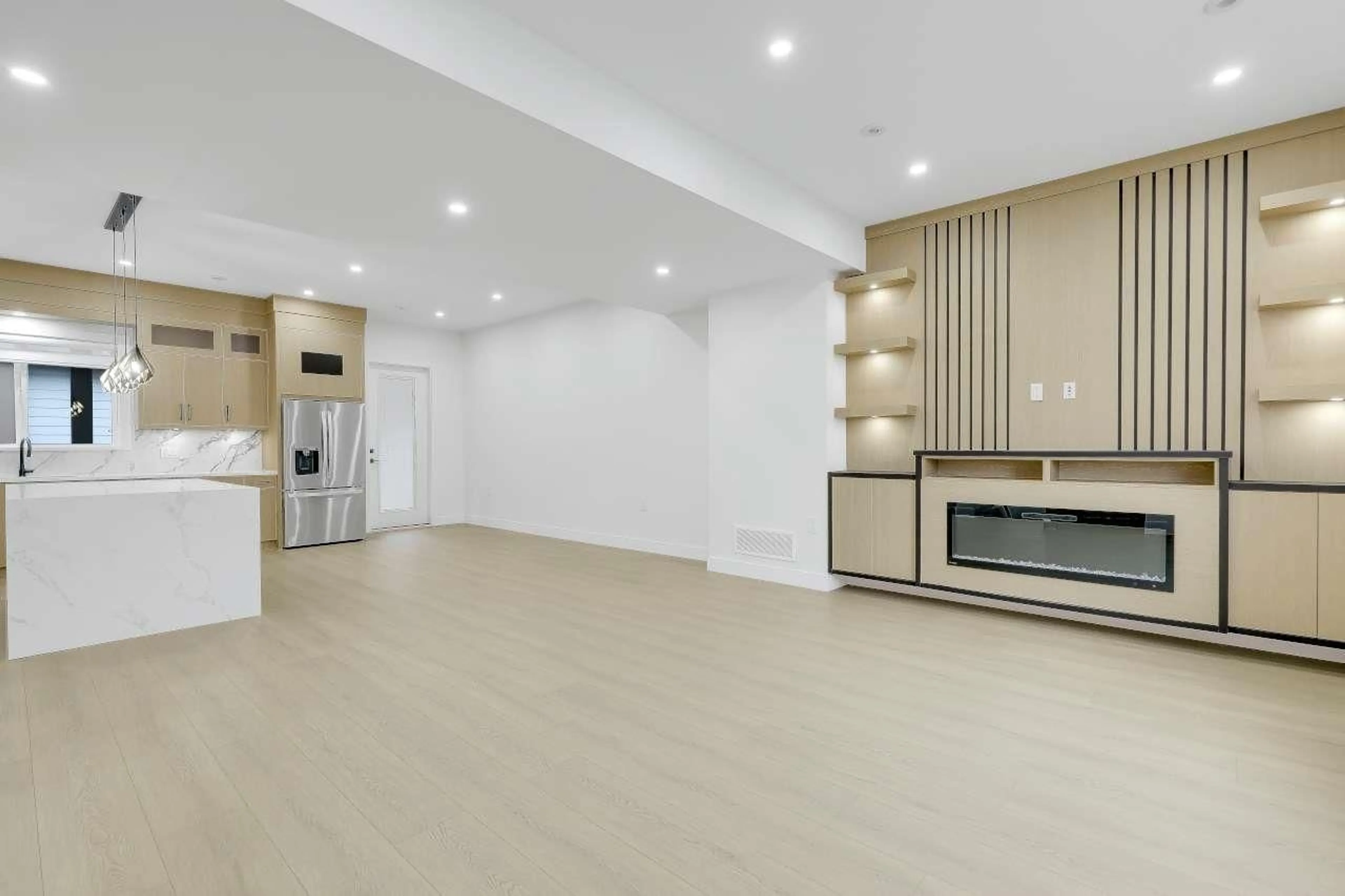 Open concept kitchen, unknown for 102 - 9964 120 STREET, Surrey British Columbia V3W6N5