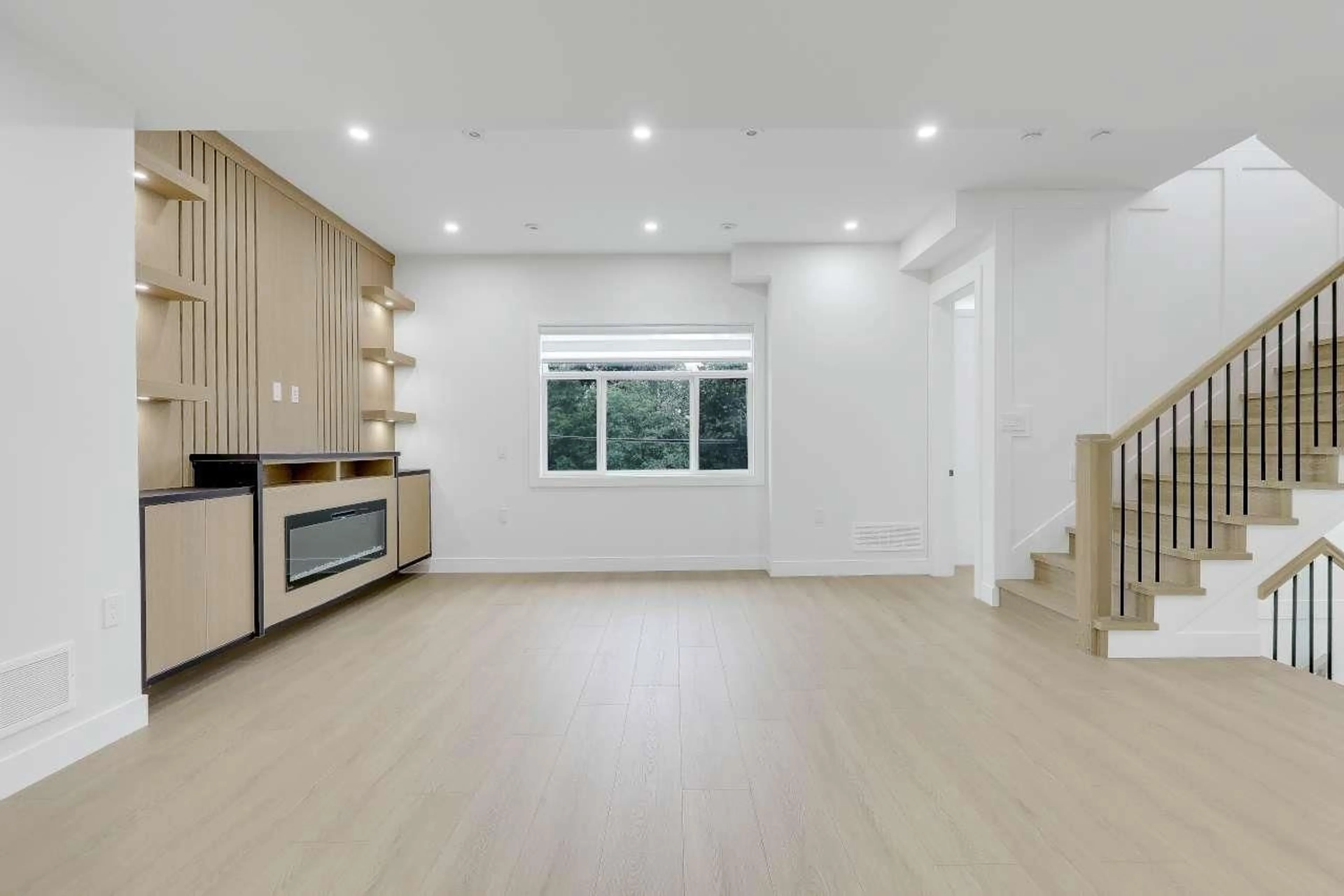 A pic of a room for 102 - 9964 120 STREET, Surrey British Columbia V3W6N5