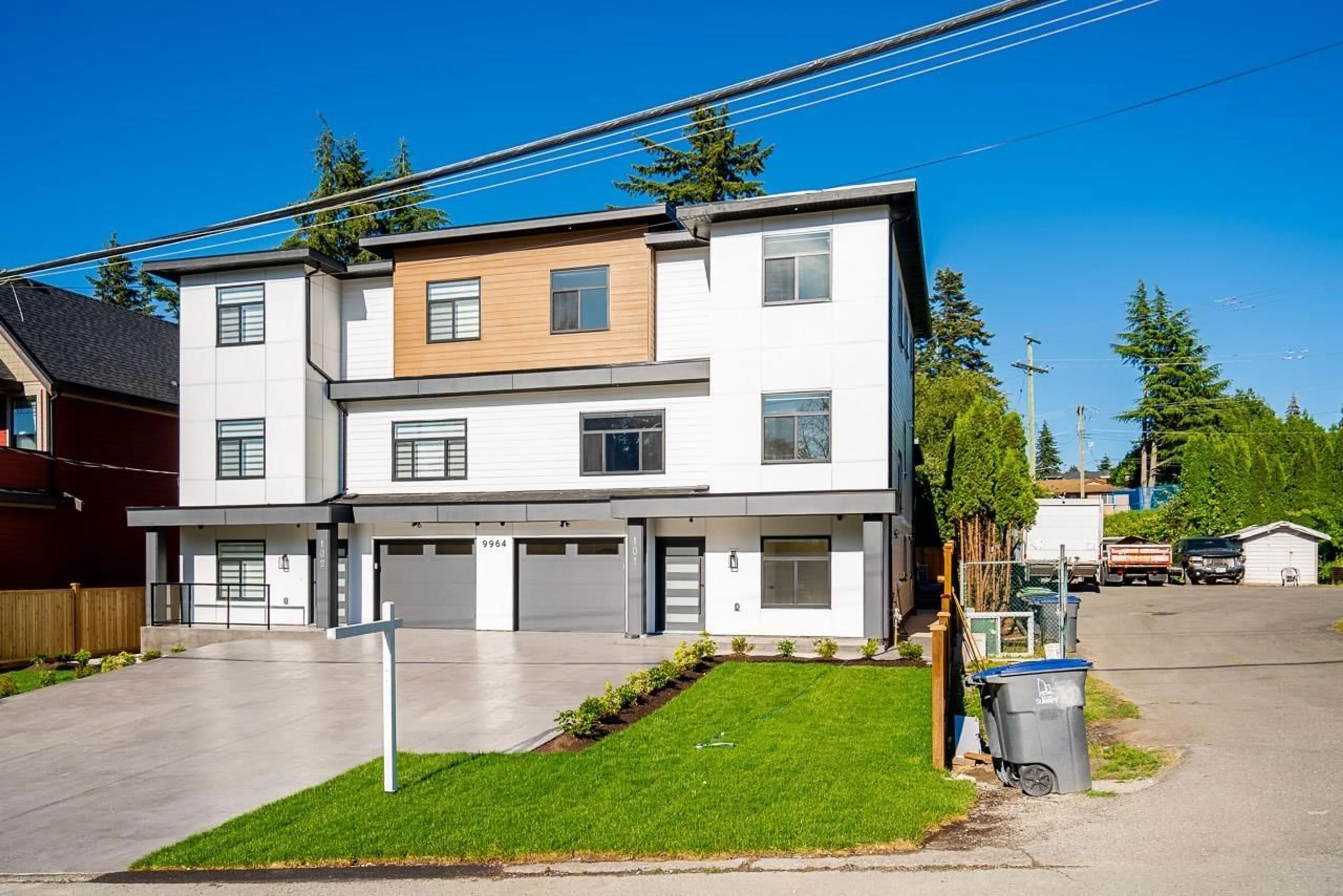 Home with vinyl exterior material, street for 101 - 9964 120 STREET, Surrey British Columbia V3W6N5
