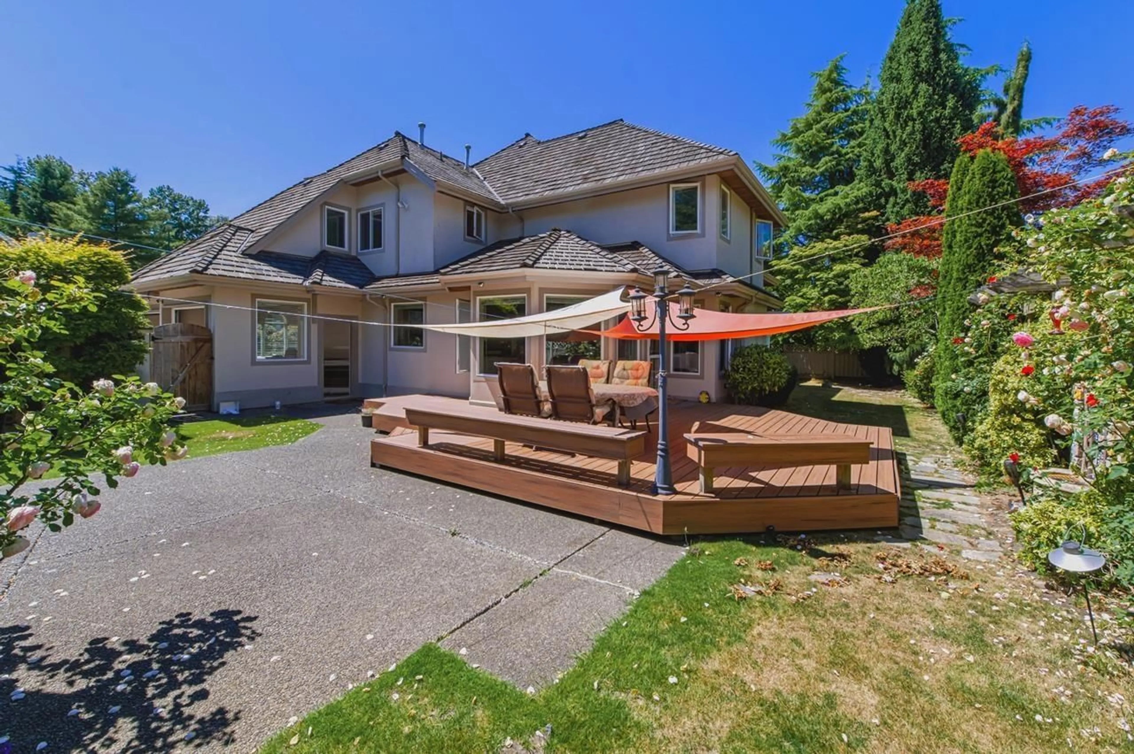 A pic from outside/outdoor area/front of a property/back of a property/a pic from drone, unknown for 2248 136 STREET, Surrey British Columbia V4A9V2