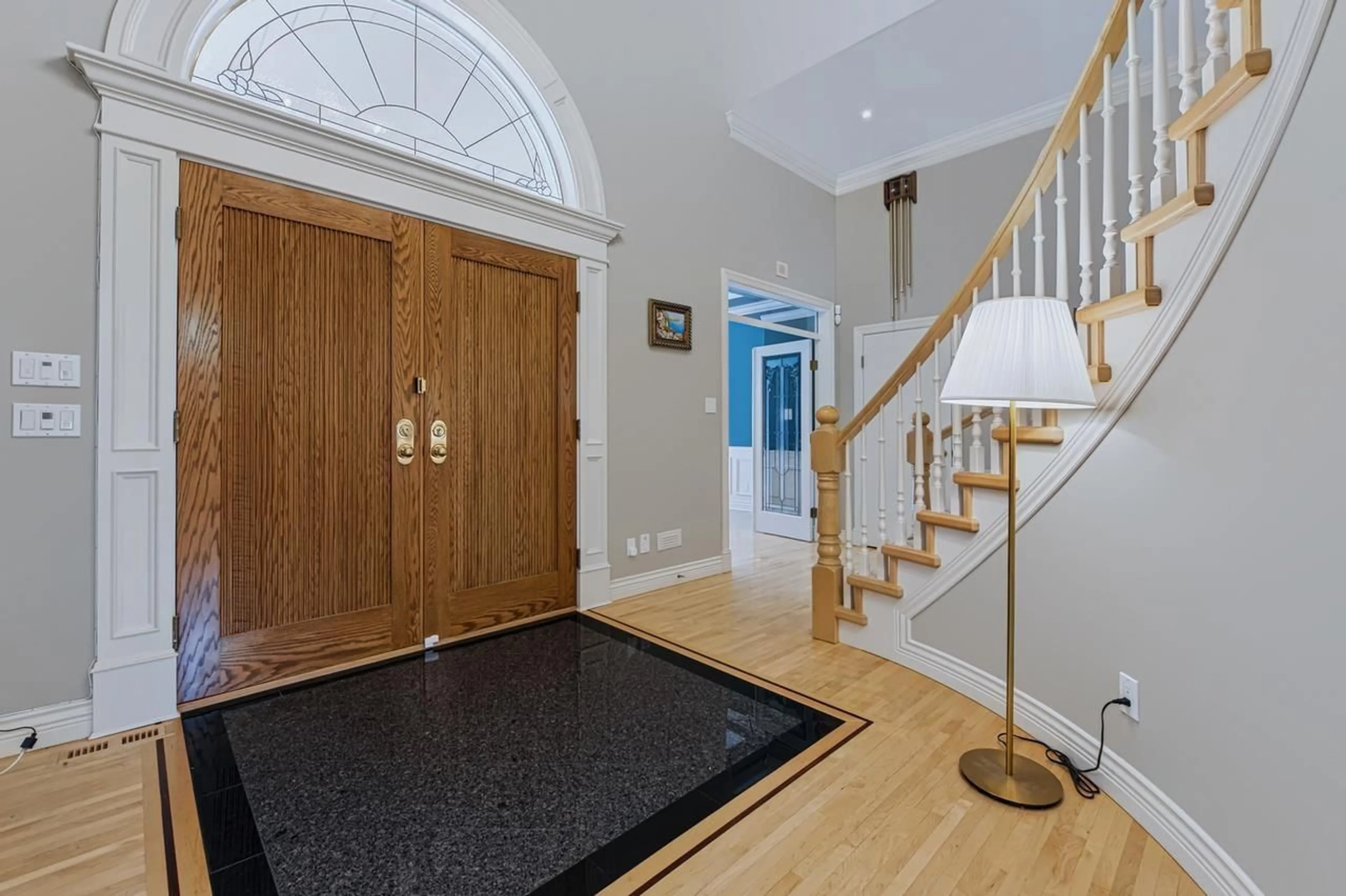 Indoor foyer for 2248 136 STREET, Surrey British Columbia V4A9V2