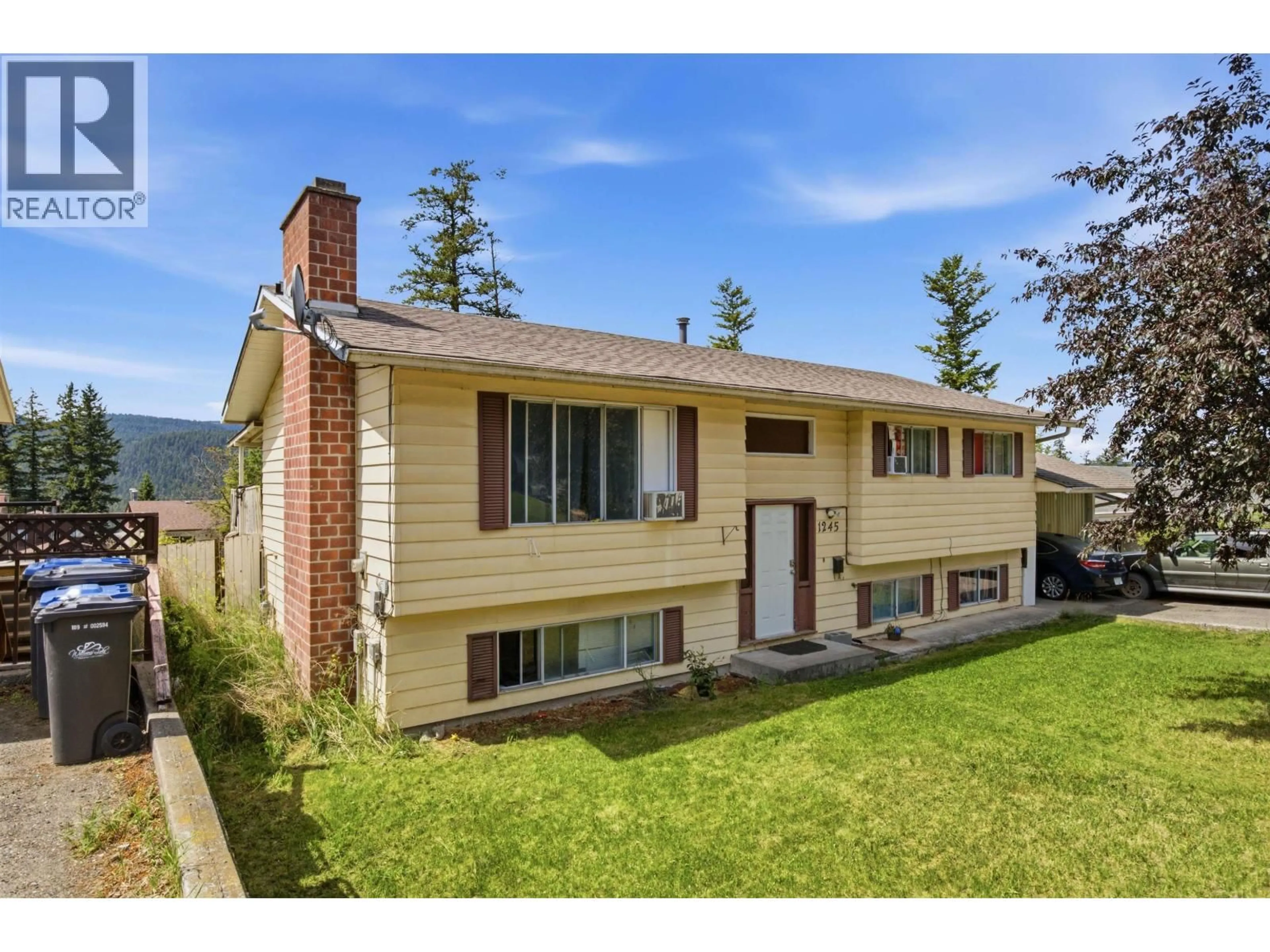 Home with vinyl exterior material, mountain view for 1245 MOON AVENUE, Williams Lake British Columbia V2G1S3