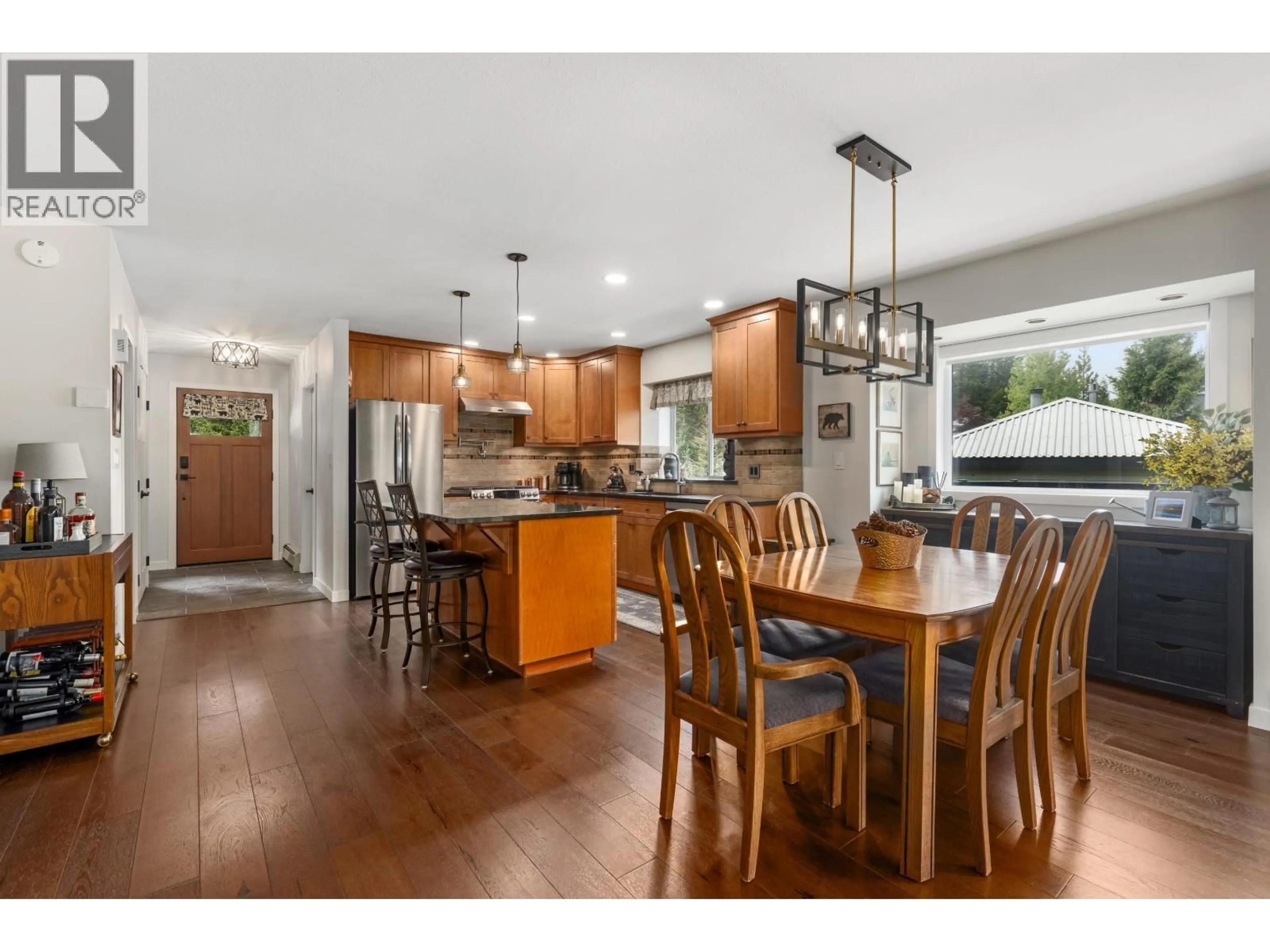 Open concept kitchen, wood/laminate floor for 6266 EAGLE DRIVE, Whistler British Columbia V8E0C7