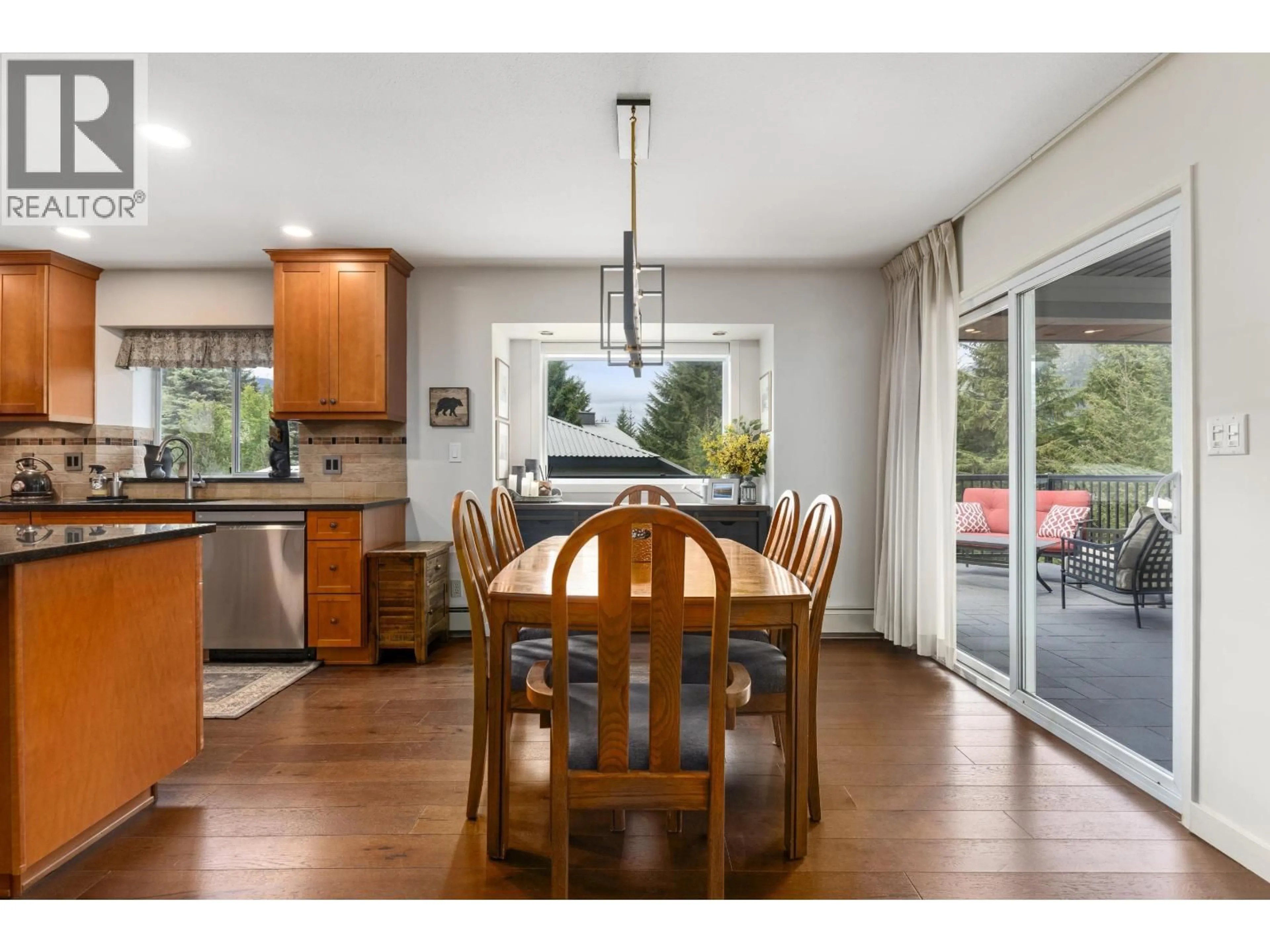 Open concept kitchen, wood/laminate floor for 6266 EAGLE DRIVE, Whistler British Columbia V8E0C7