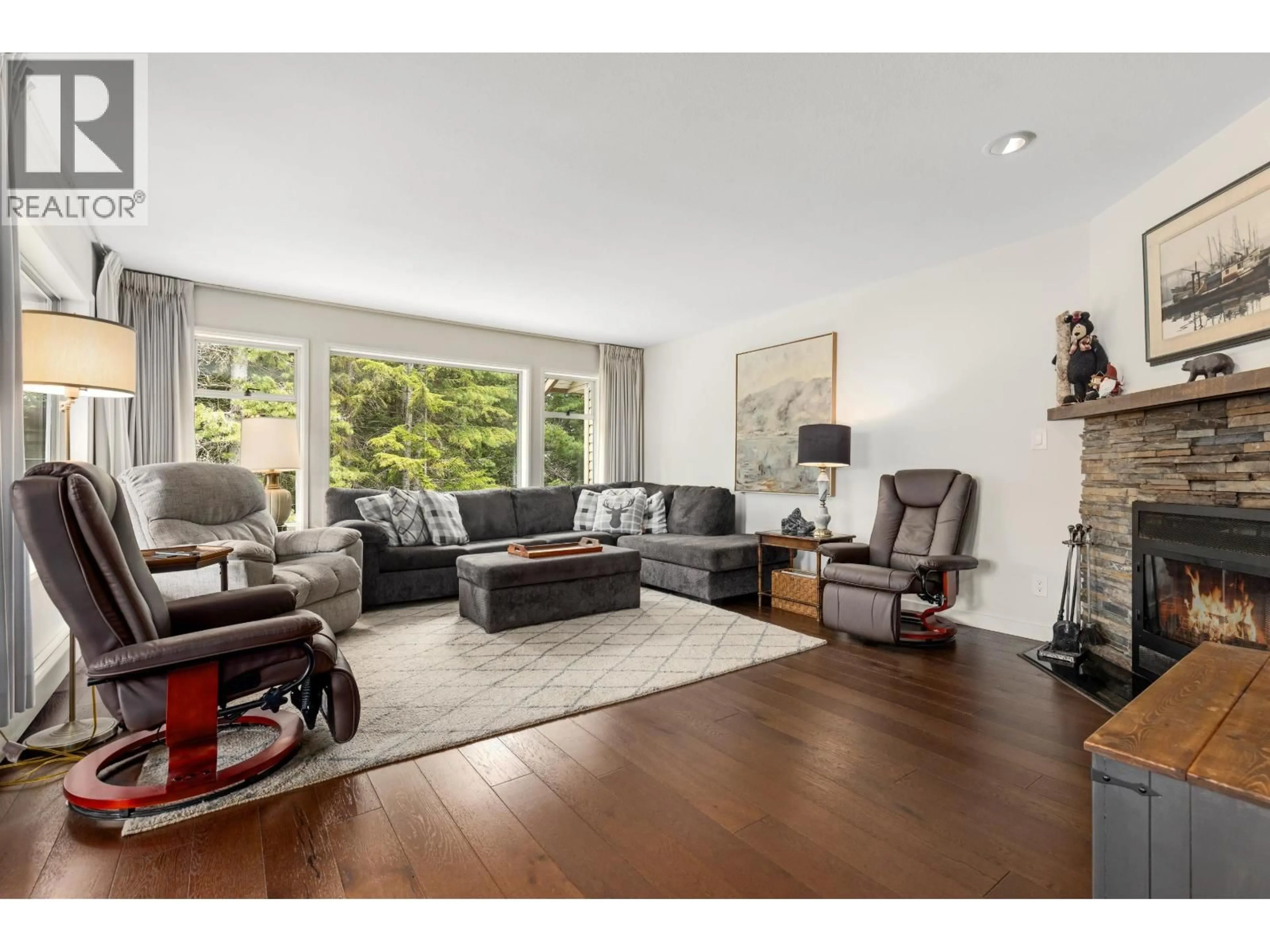 Living room with furniture, wood/laminate floor for 6266 EAGLE DRIVE, Whistler British Columbia V8E0C7