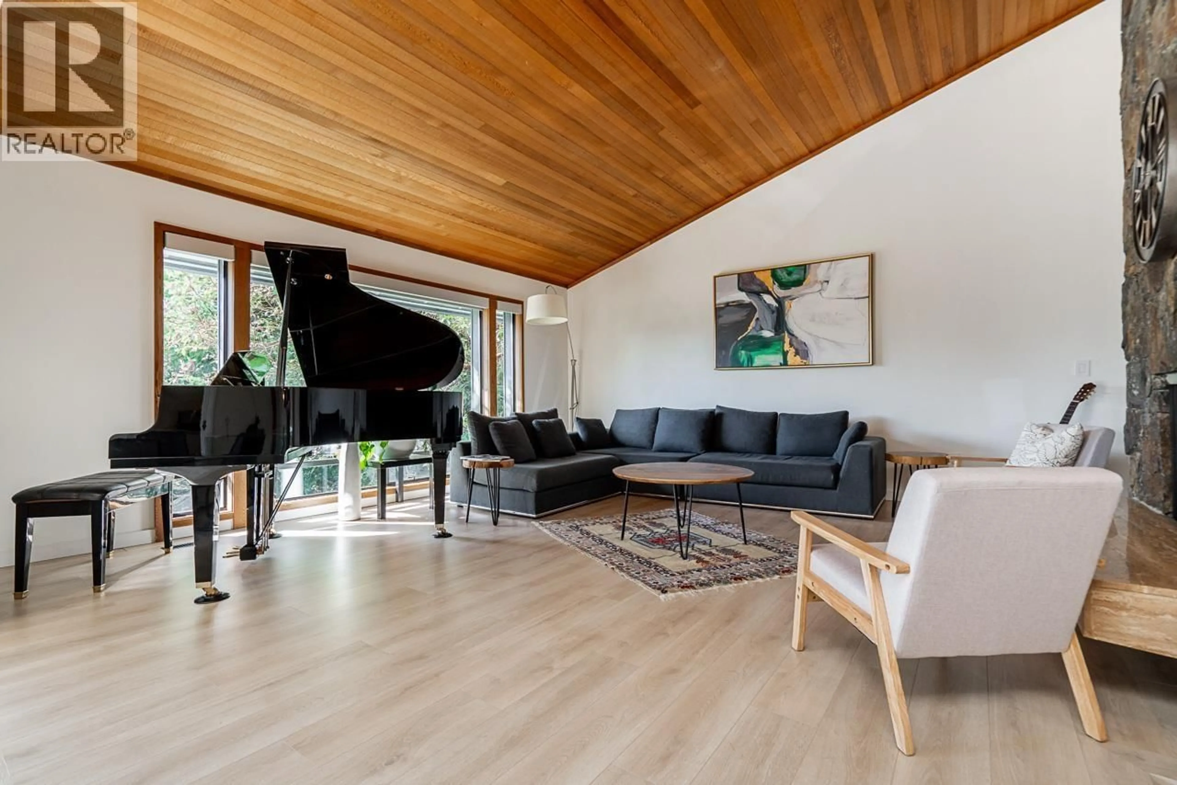 Living room with furniture, wood/laminate floor for 4643 PORT VIEW PLACE, West Vancouver British Columbia V7S3A4