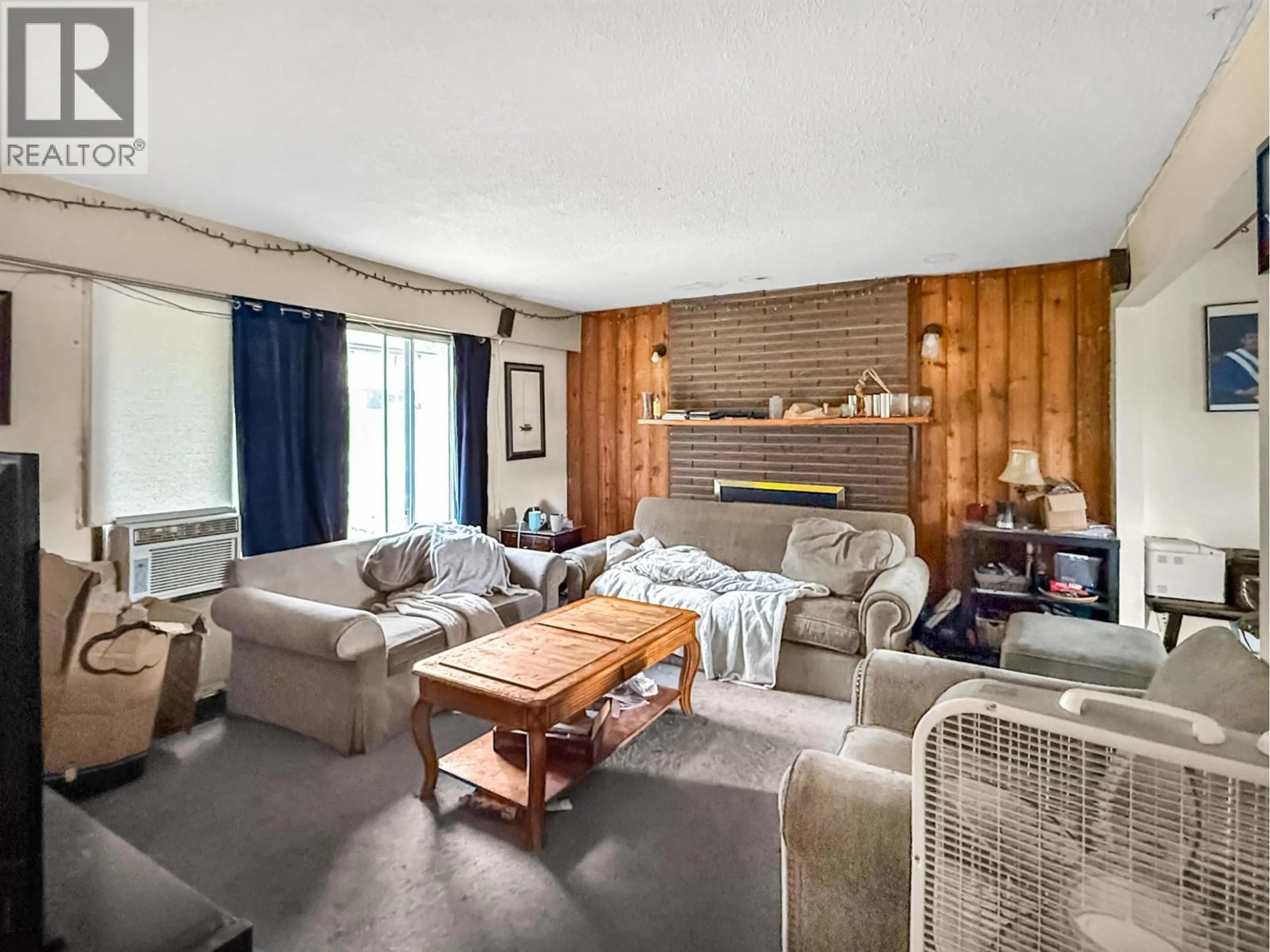 Living room with furniture, wood/laminate floor for 1275 12TH AVENUE, Williams Lake British Columbia V2G4P8