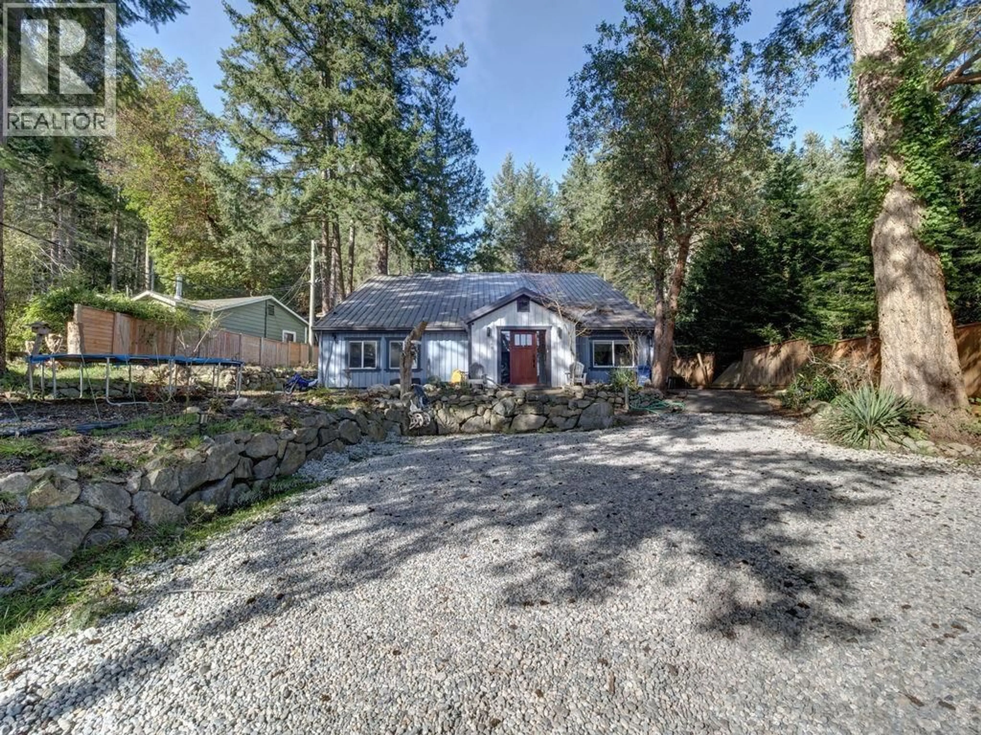 A pic from outside/outdoor area/front of a property/back of a property/a pic from drone, unknown for 9168 SUNSHINE COAST HIGHWAY, Halfmoon Bay British Columbia V7Z1E9
