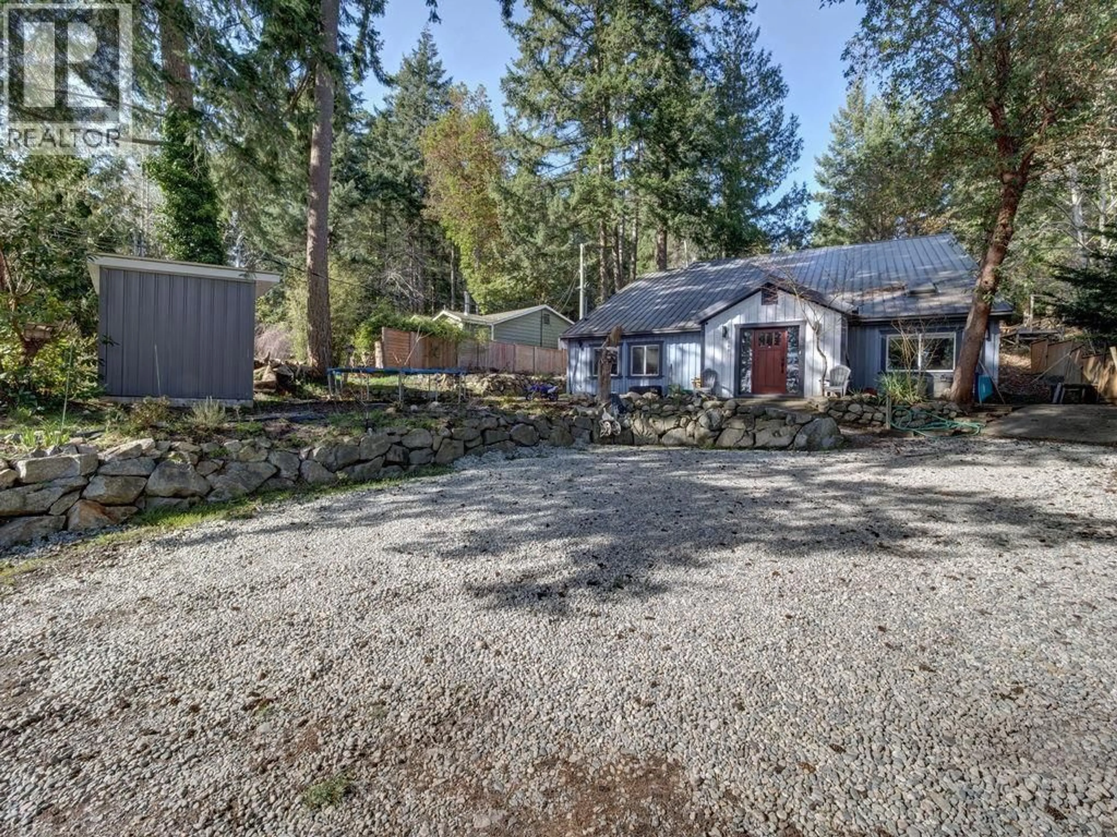 A pic from outside/outdoor area/front of a property/back of a property/a pic from drone, unknown for 9168 SUNSHINE COAST HIGHWAY, Halfmoon Bay British Columbia V7Z1E9