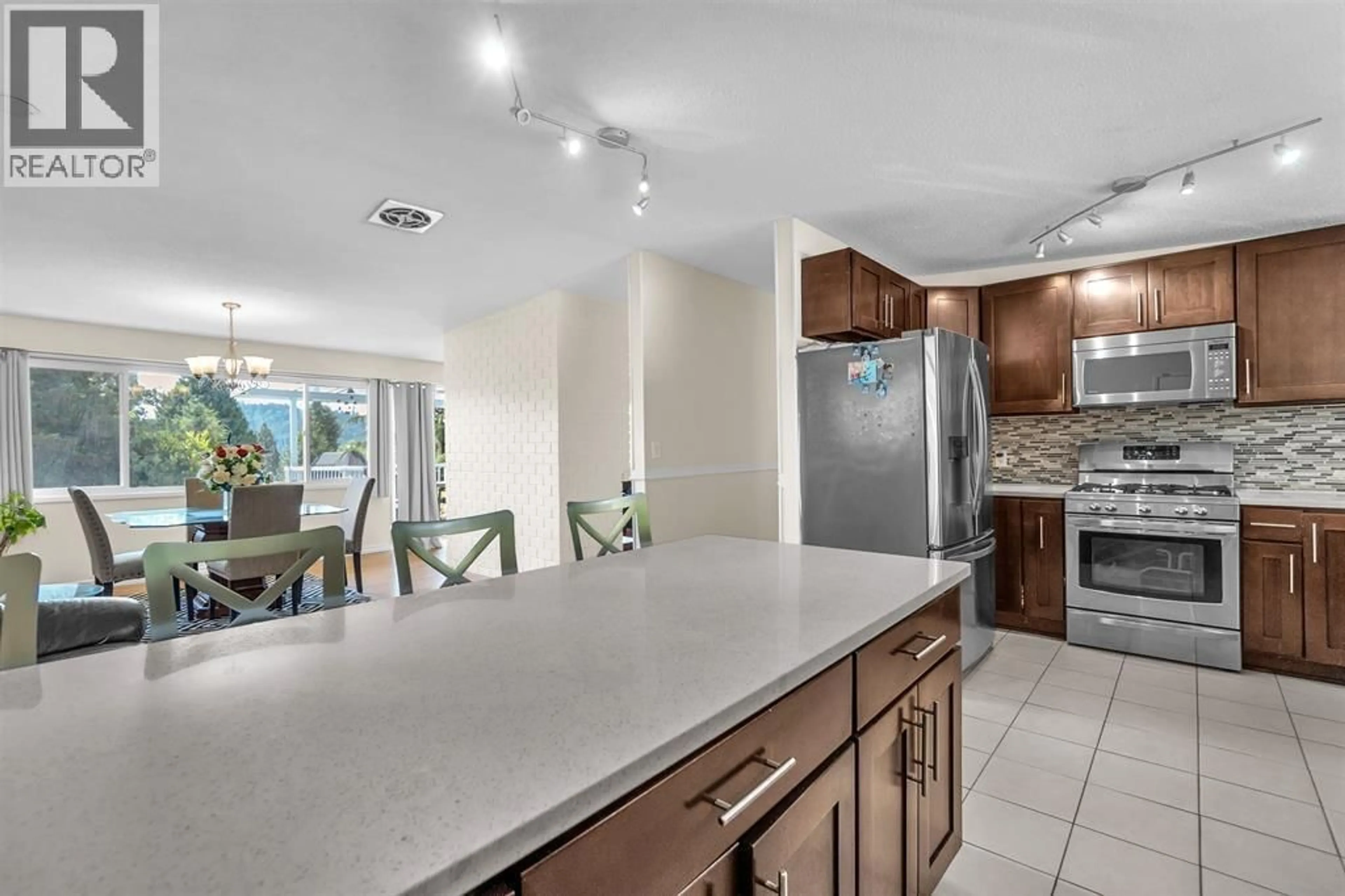 Open concept kitchen, ceramic/tile floor for 693 PLYMOUTH DRIVE, North Vancouver British Columbia V7H2H5