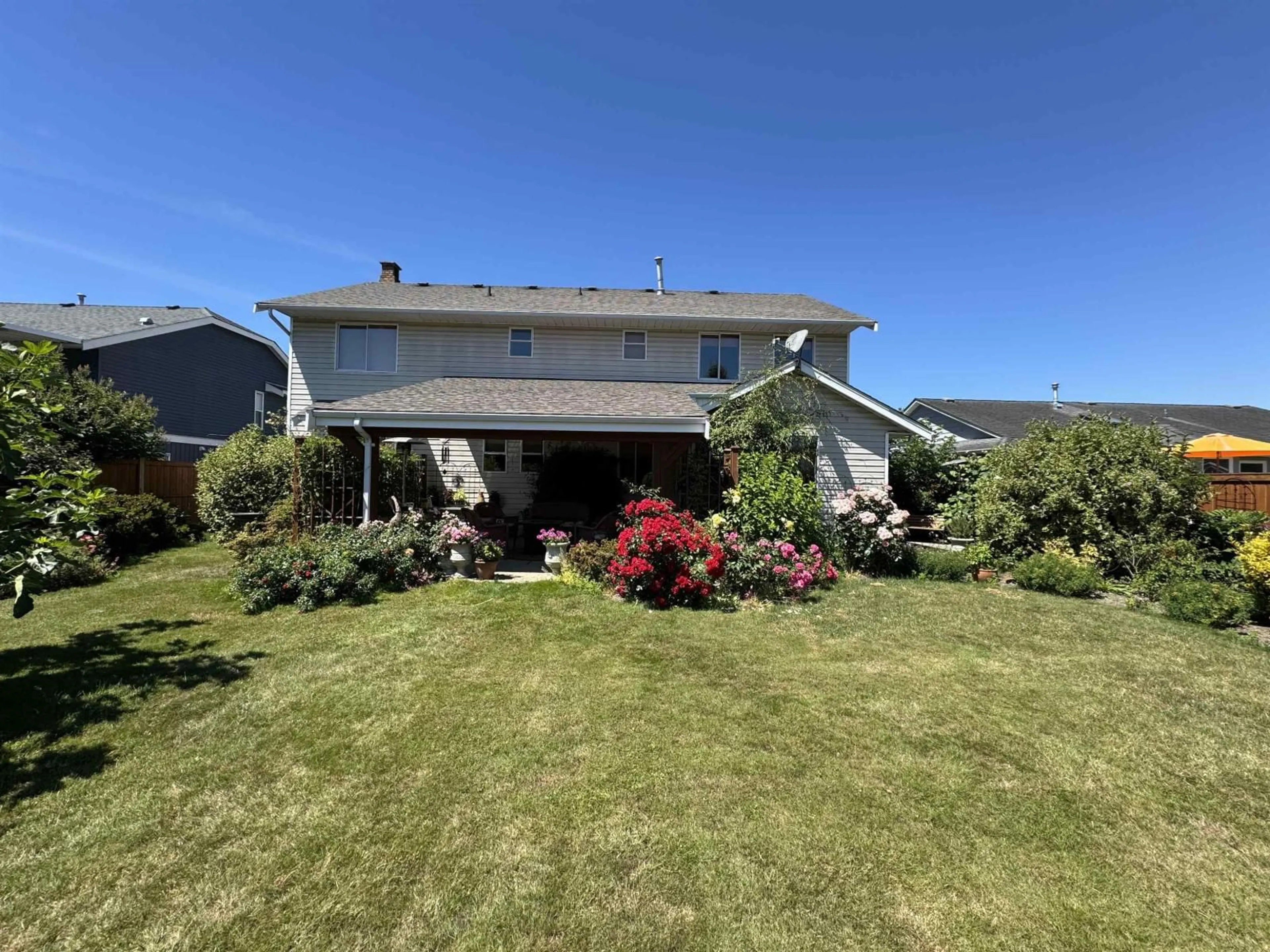 A pic from outside/outdoor area/front of a property/back of a property/a pic from drone, unknown for 6758 VANMAR STREET, Chilliwack British Columbia V2R2W1