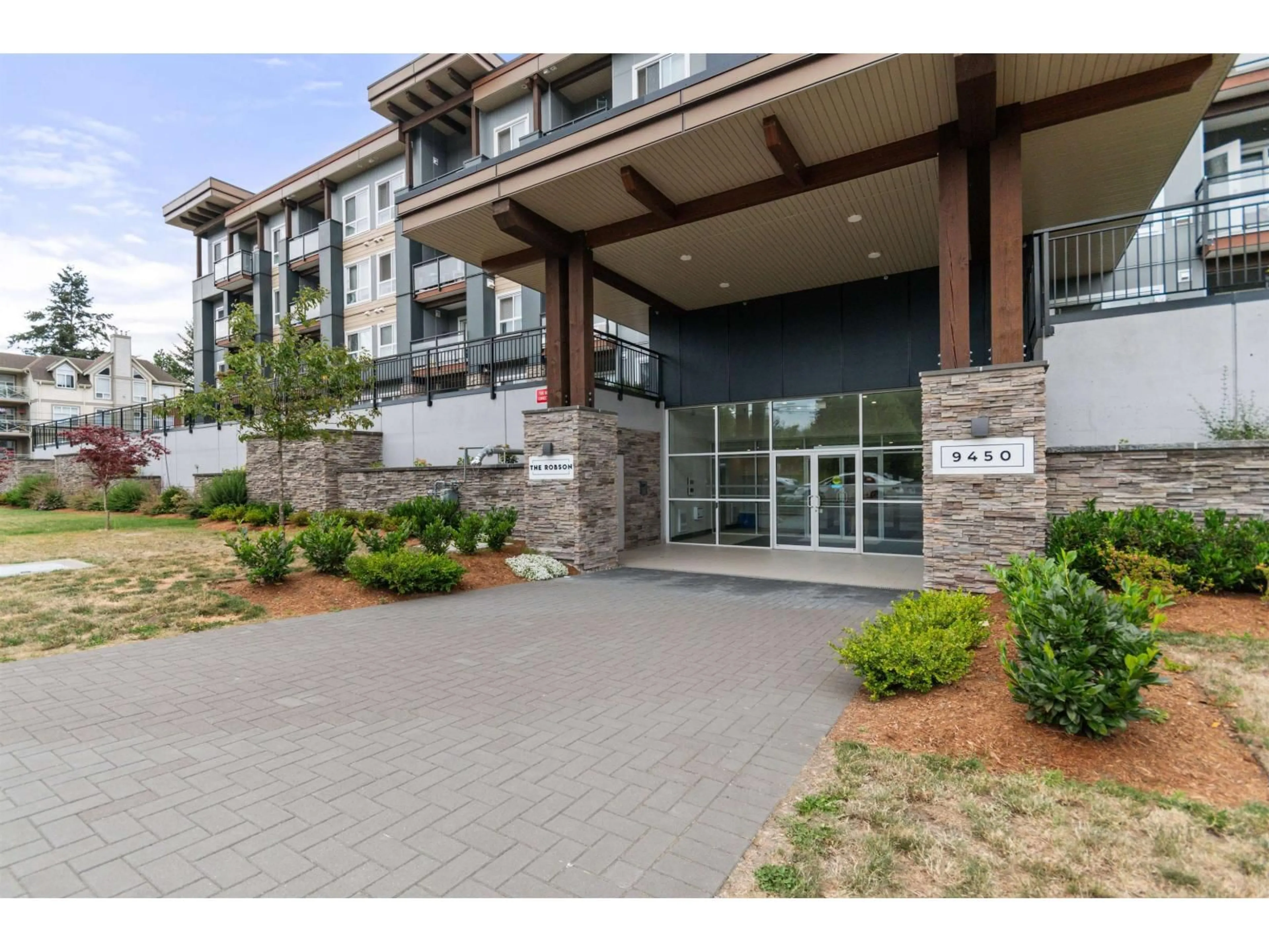 Indoor foyer for 113 - 9450 ROBSON STREET, Chilliwack British Columbia V2P0L7