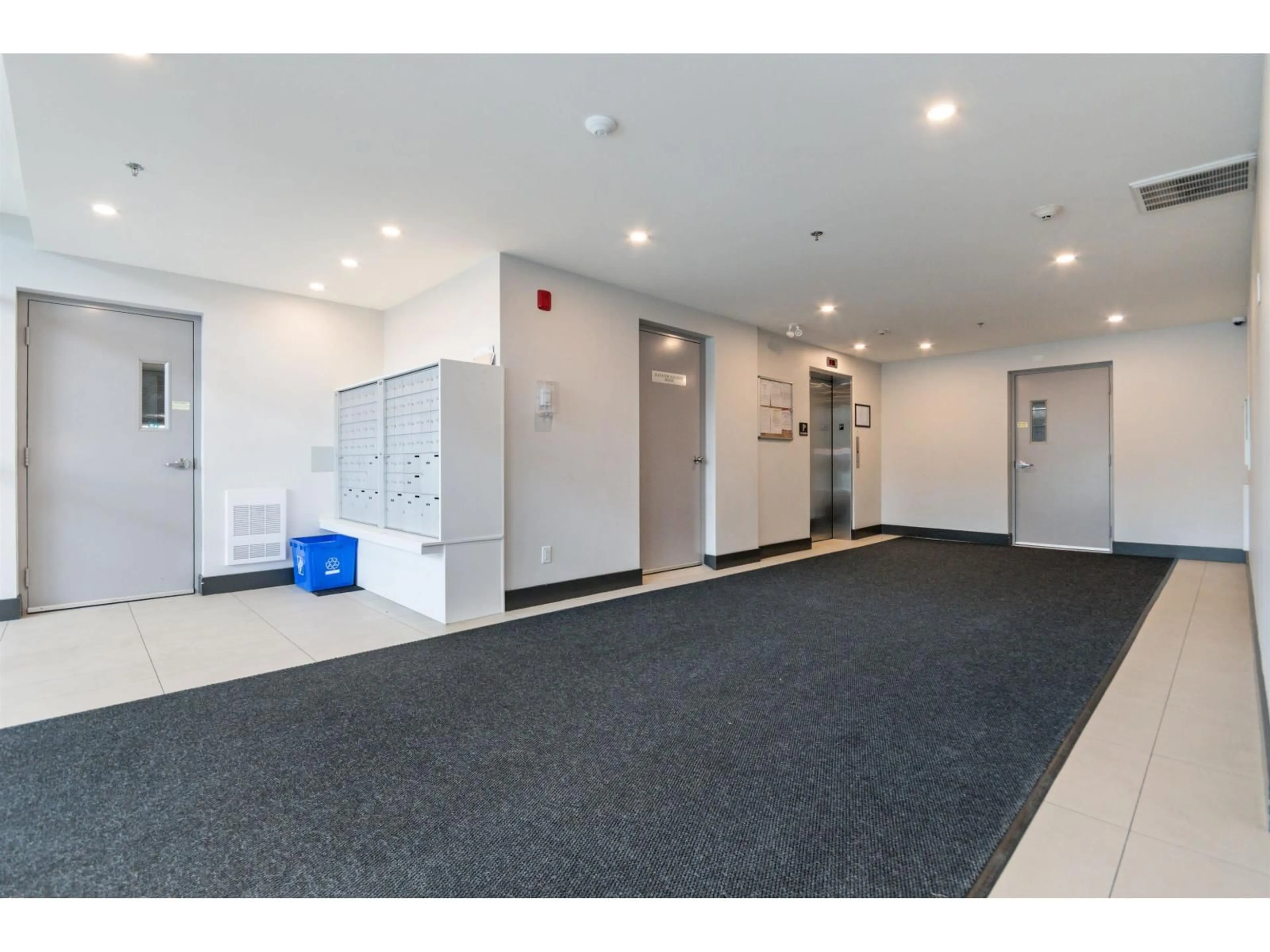 Indoor foyer for 113 - 9450 ROBSON STREET, Chilliwack British Columbia V2P0L7