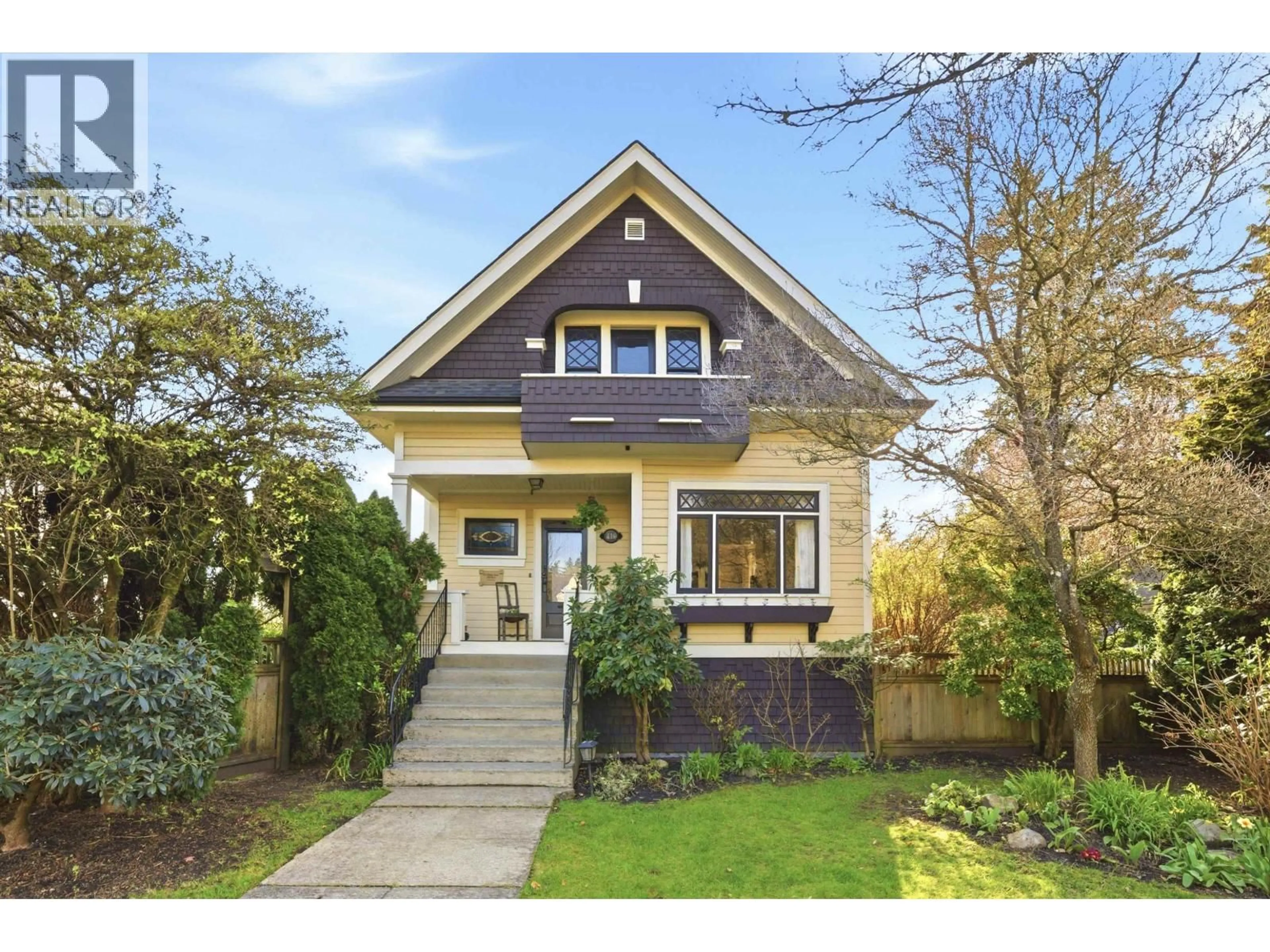 Home with vinyl exterior material, street for 416 SECOND STREET, New Westminster British Columbia V3L2L4