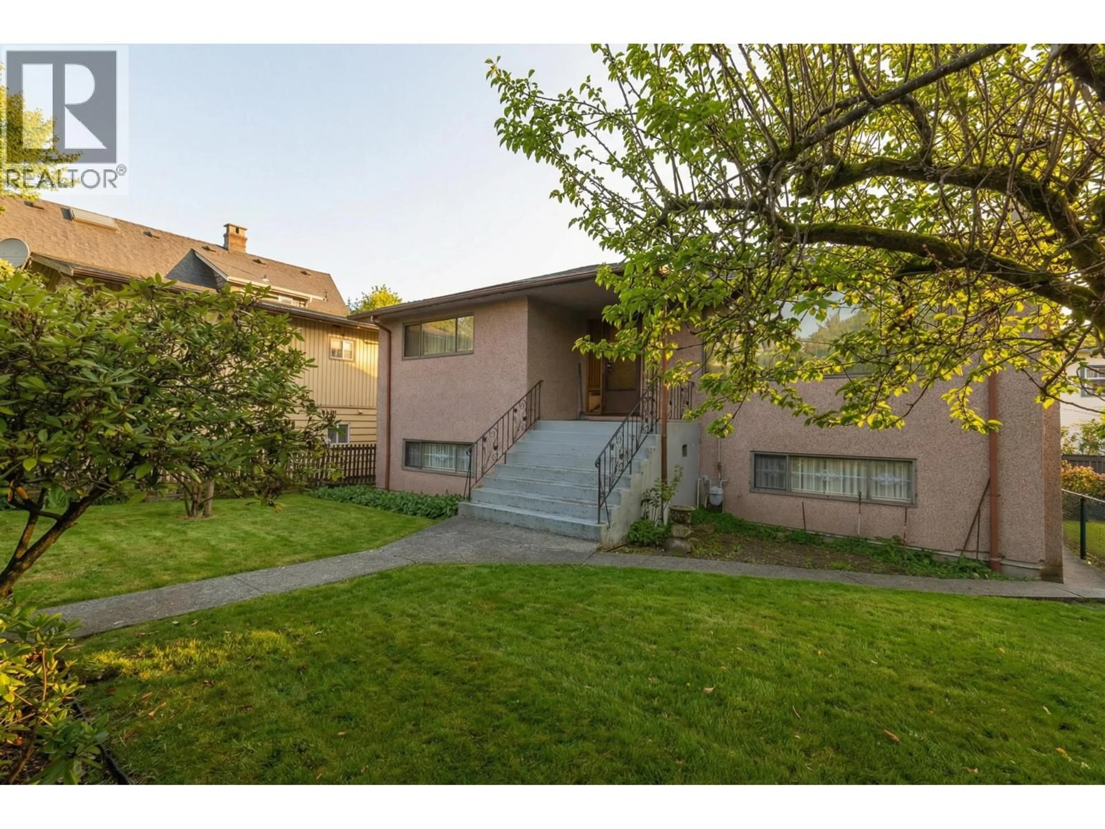 Unknown for 1955 TURNER STREET, Vancouver British Columbia V5L1Z9