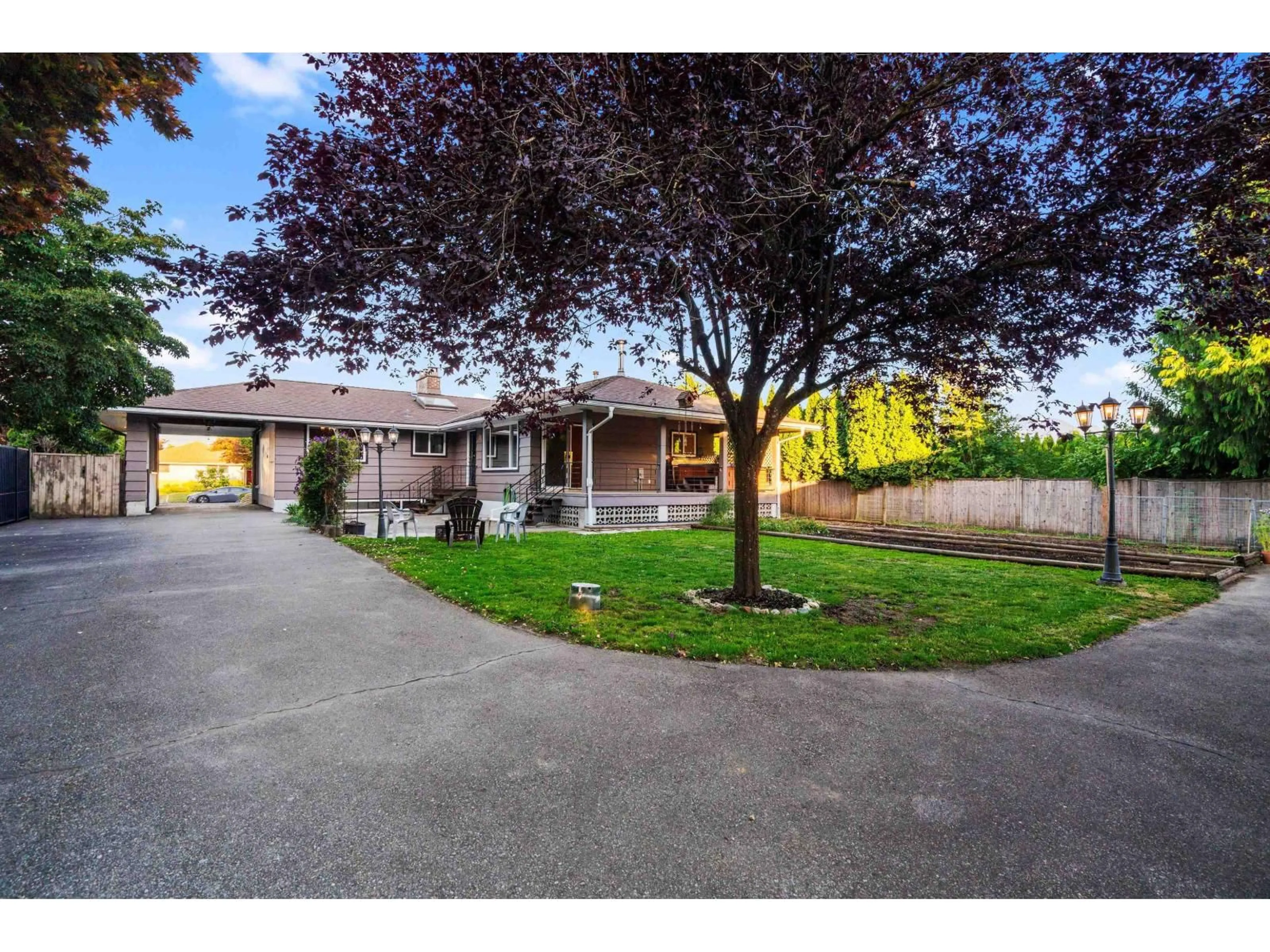 A pic from outside/outdoor area/front of a property/back of a property/a pic from drone, street for 9725 JUNIPER STREET, Chilliwack British Columbia V2P5J2