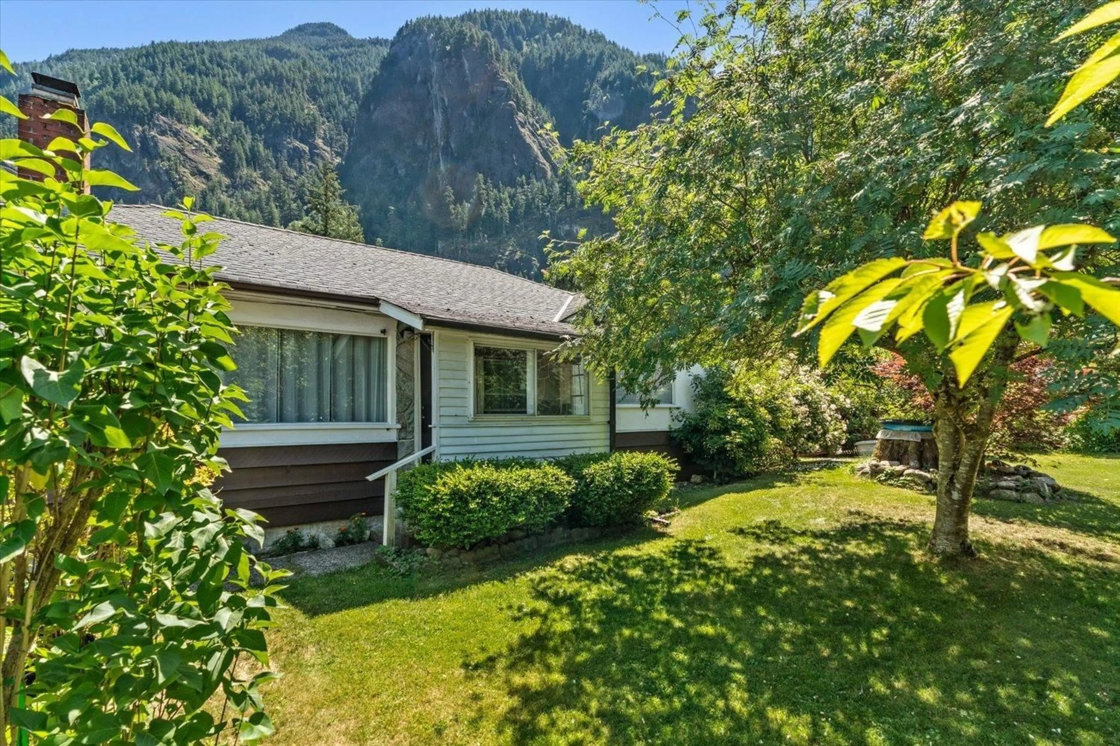 A pic from outside/outdoor area/front of a property/back of a property/a pic from drone, mountain view for 19834 PETER STREET, Hope British Columbia V0X1L2