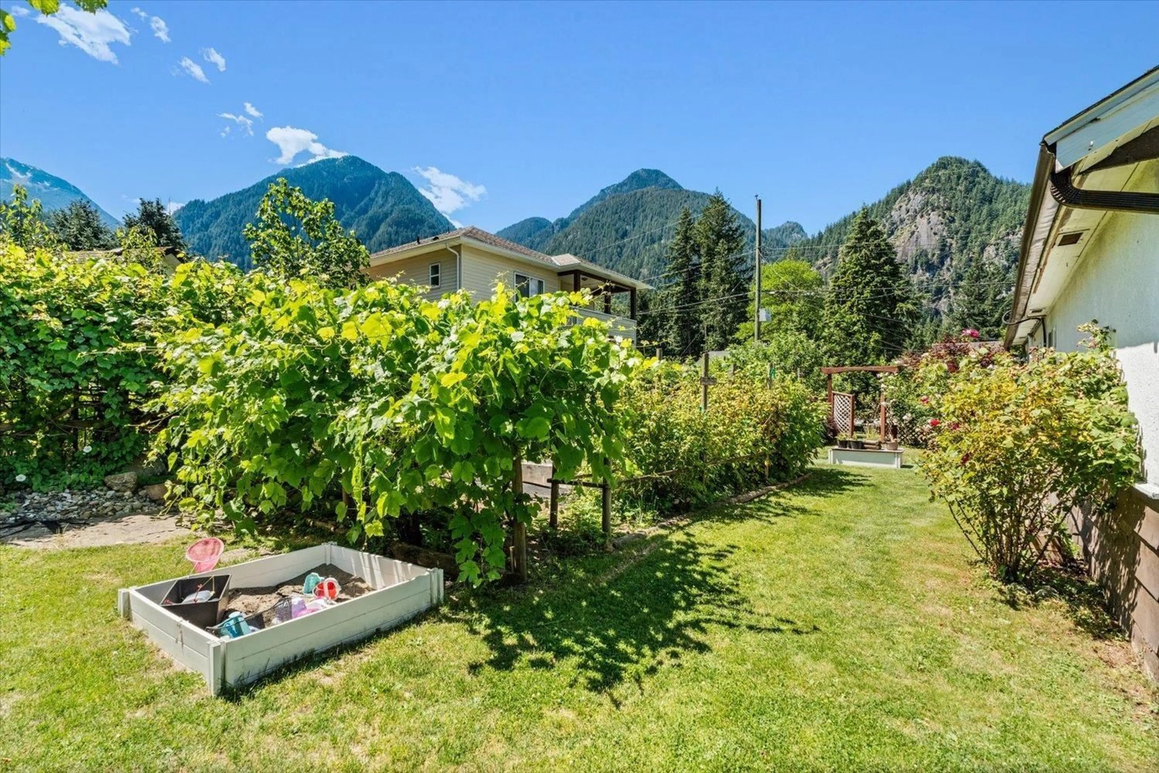 Patio, mountain view for 19834 PETER STREET, Hope British Columbia V0X1L2
