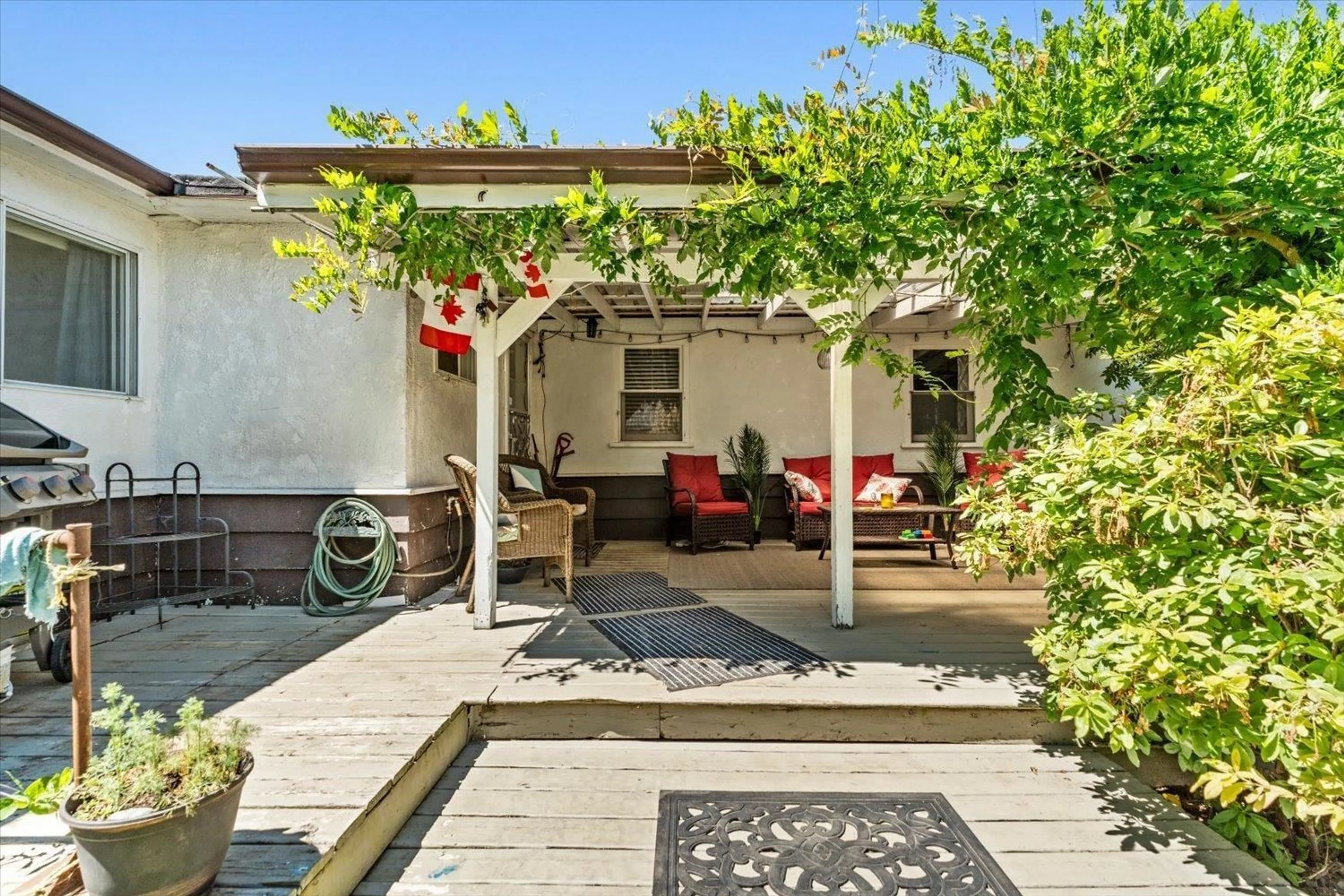 Patio, street for 19834 PETER STREET, Hope British Columbia V0X1L2