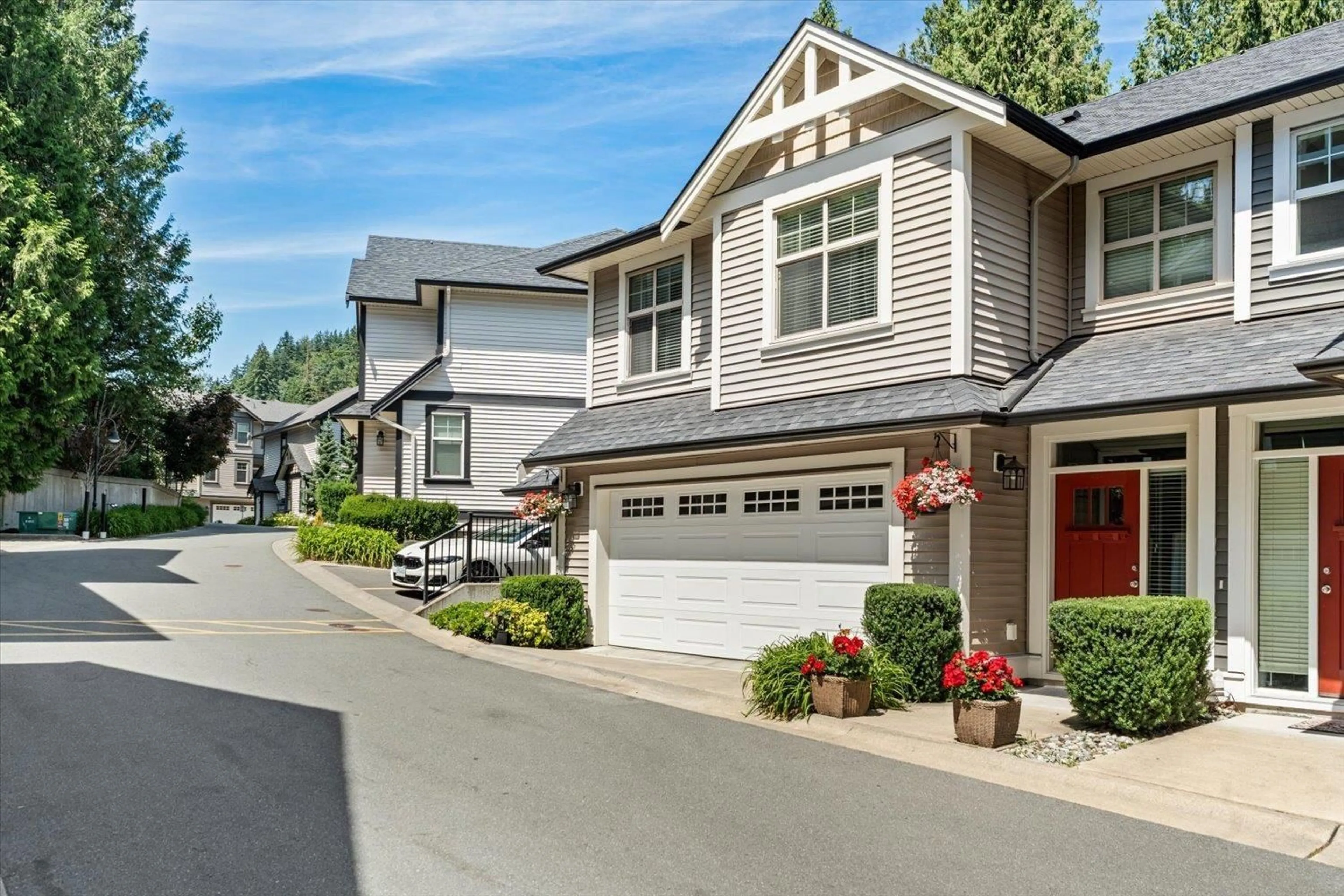 Home with vinyl exterior material, street for 26 - 35298 MARSHALL ROAD, Abbotsford British Columbia V3G0E2