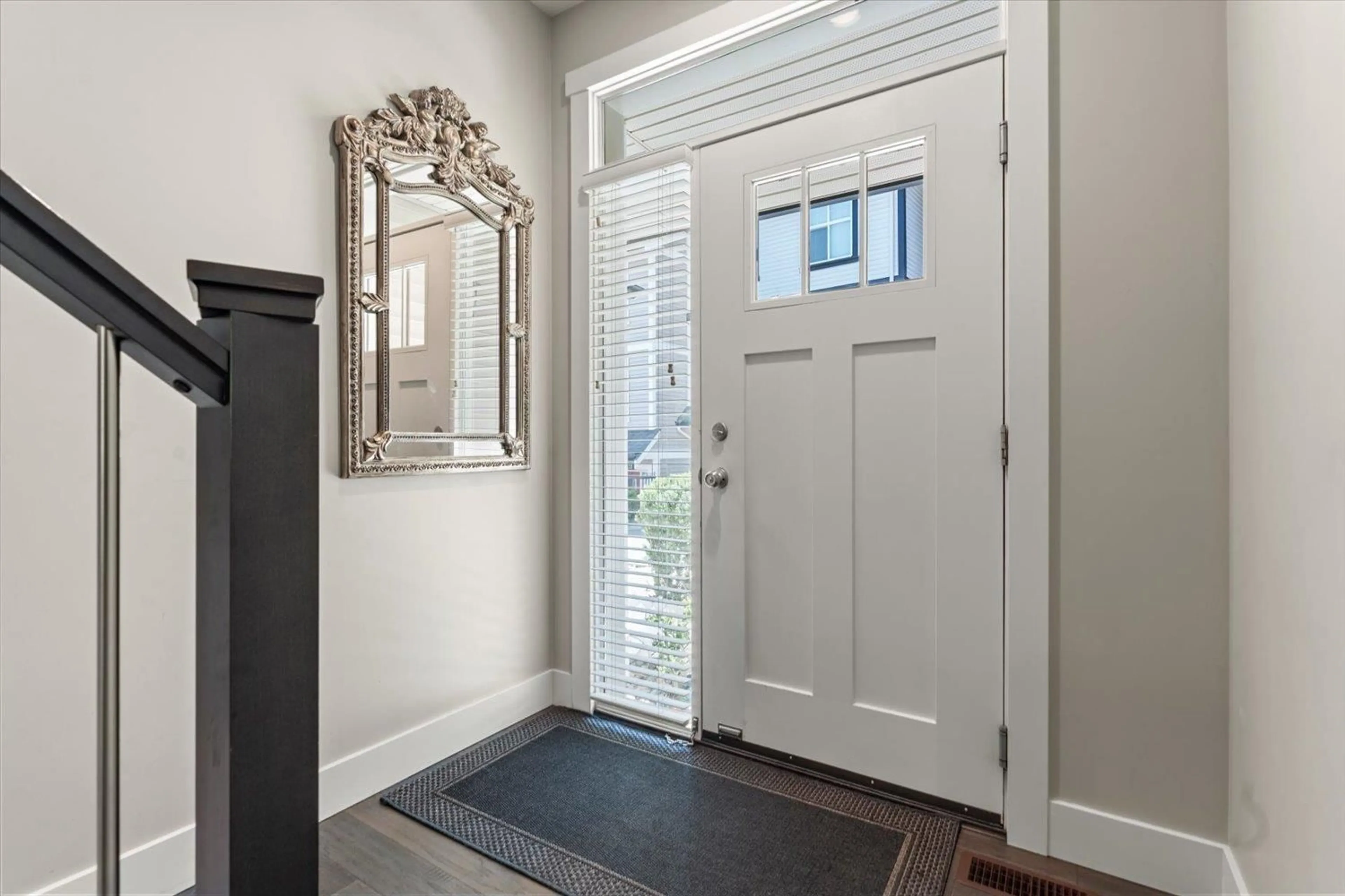 Indoor entryway for 26 - 35298 MARSHALL ROAD, Abbotsford British Columbia V3G0E2