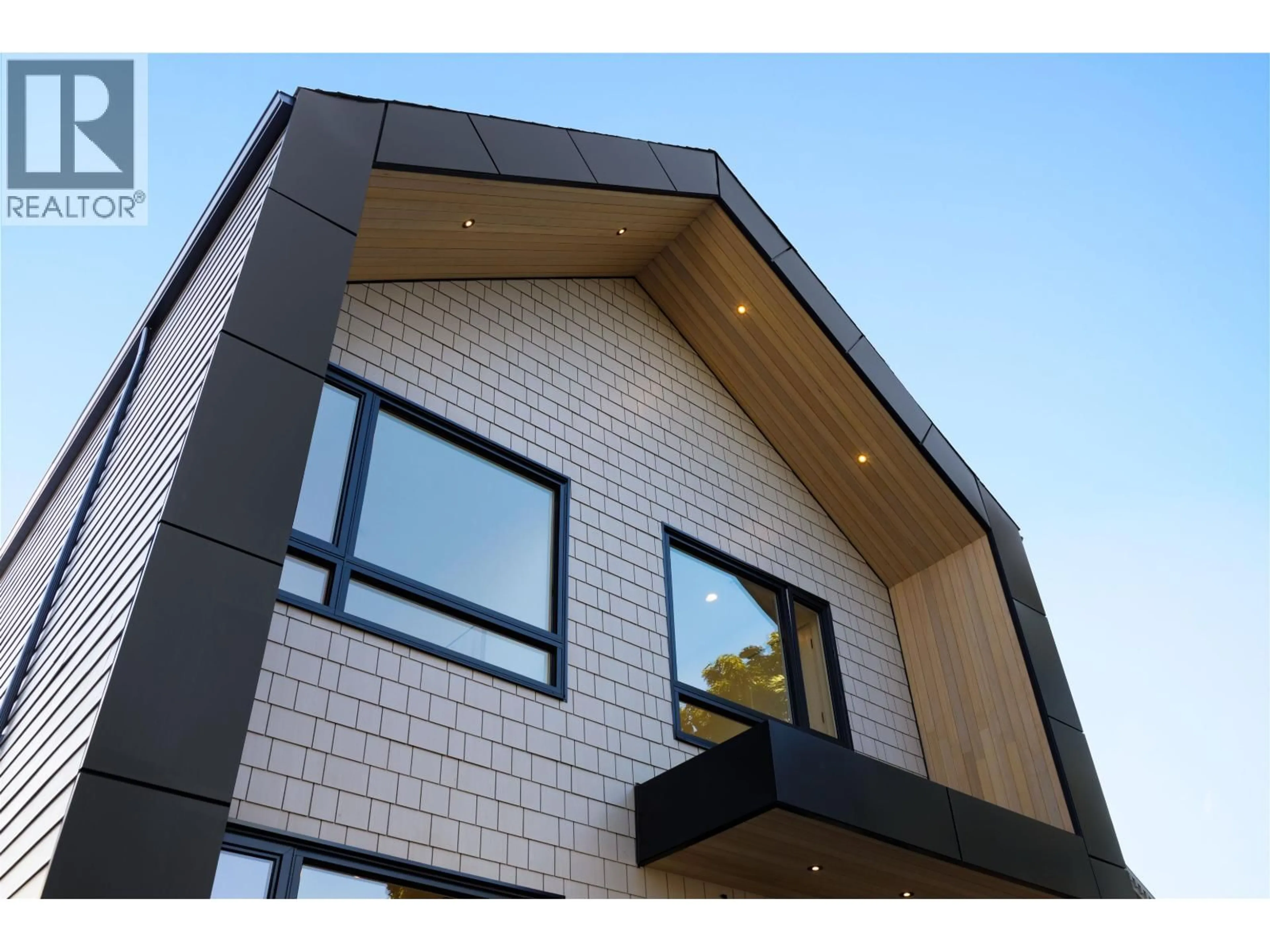 Home with brick exterior material, building for 2 - 6831 SALISBURY AVENUE, Burnaby British Columbia V5E2Z4