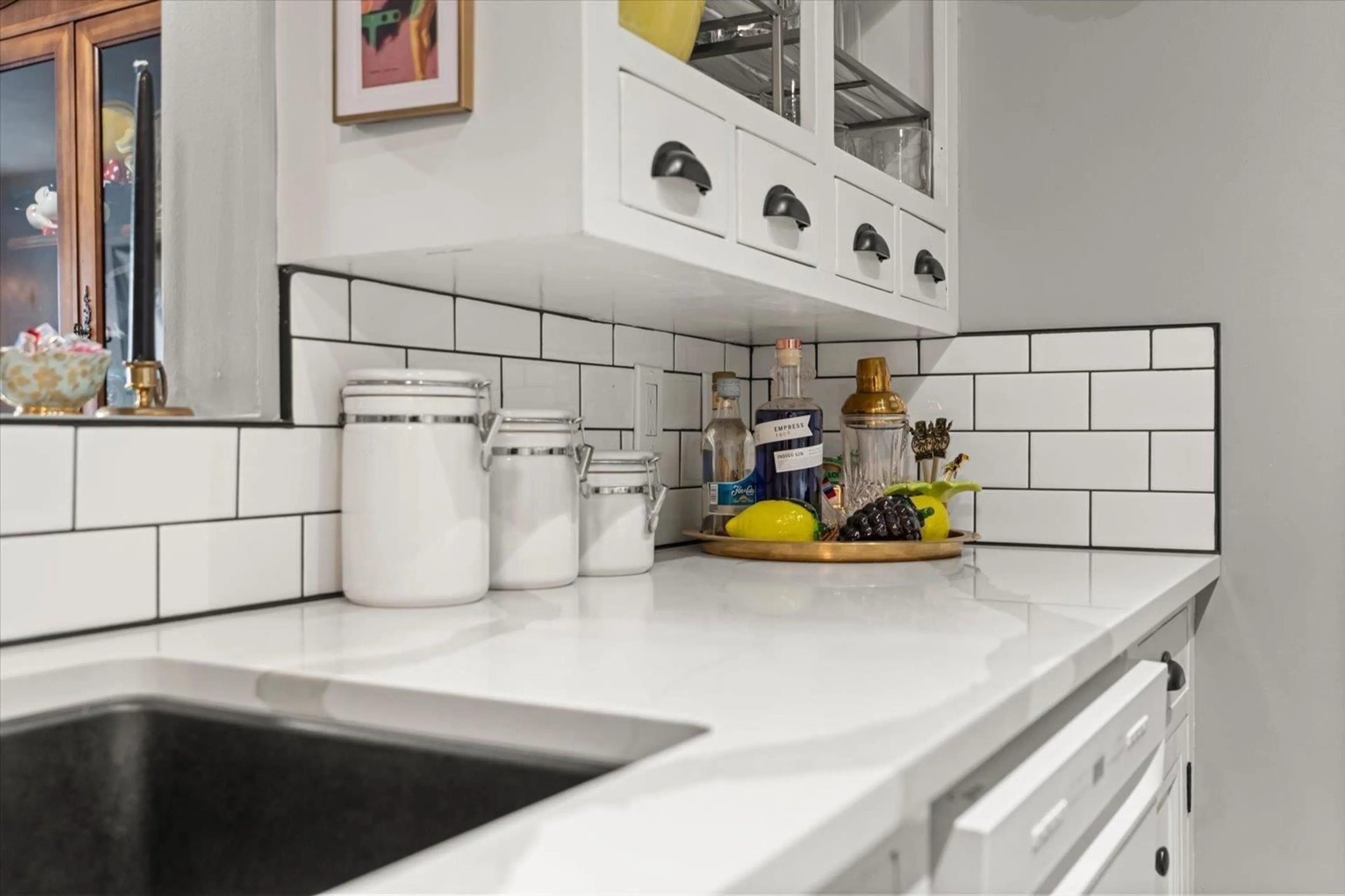 Contemporary kitchen, ceramic/tile floor for 343 - 33173 OLD YALE ROAD, Abbotsford British Columbia V2S2J4