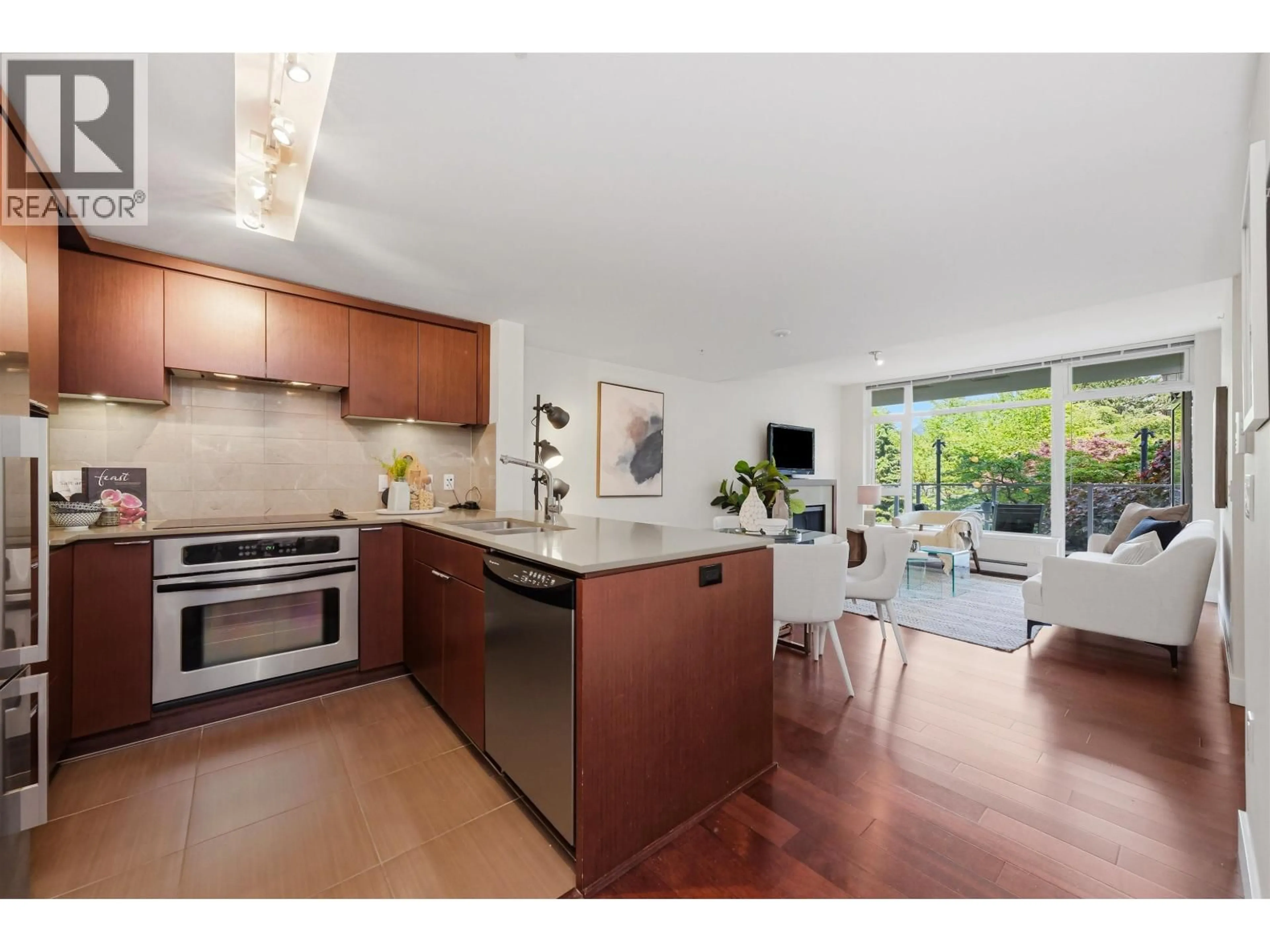 Open concept kitchen, unknown for 205 - 158 13TH STREET, North Vancouver British Columbia V7M0A7