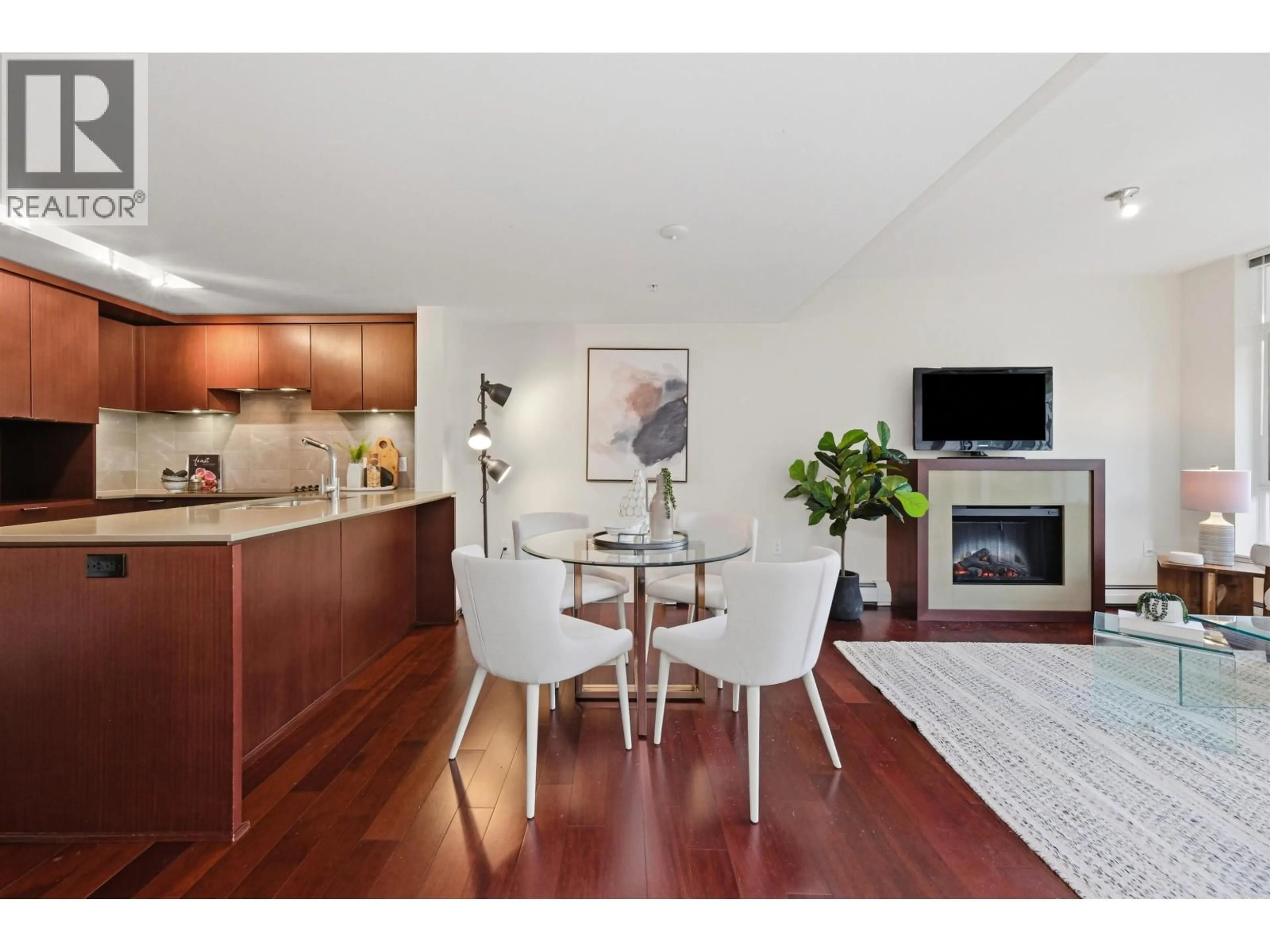 Unknown for 205 - 158 13TH STREET, North Vancouver British Columbia V7M0A7
