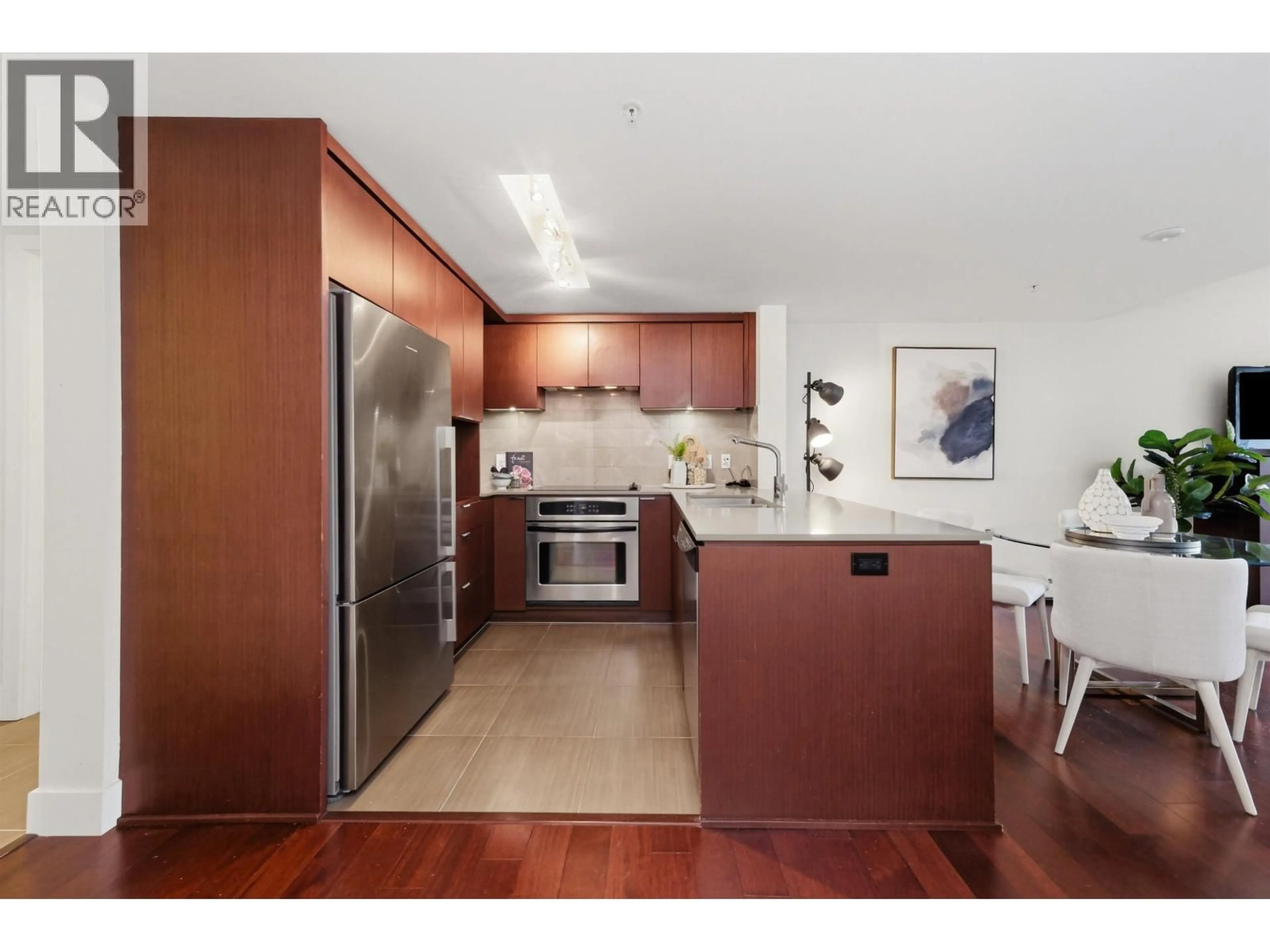 Standard kitchen, unknown for 205 - 158 13TH STREET, North Vancouver British Columbia V7M0A7