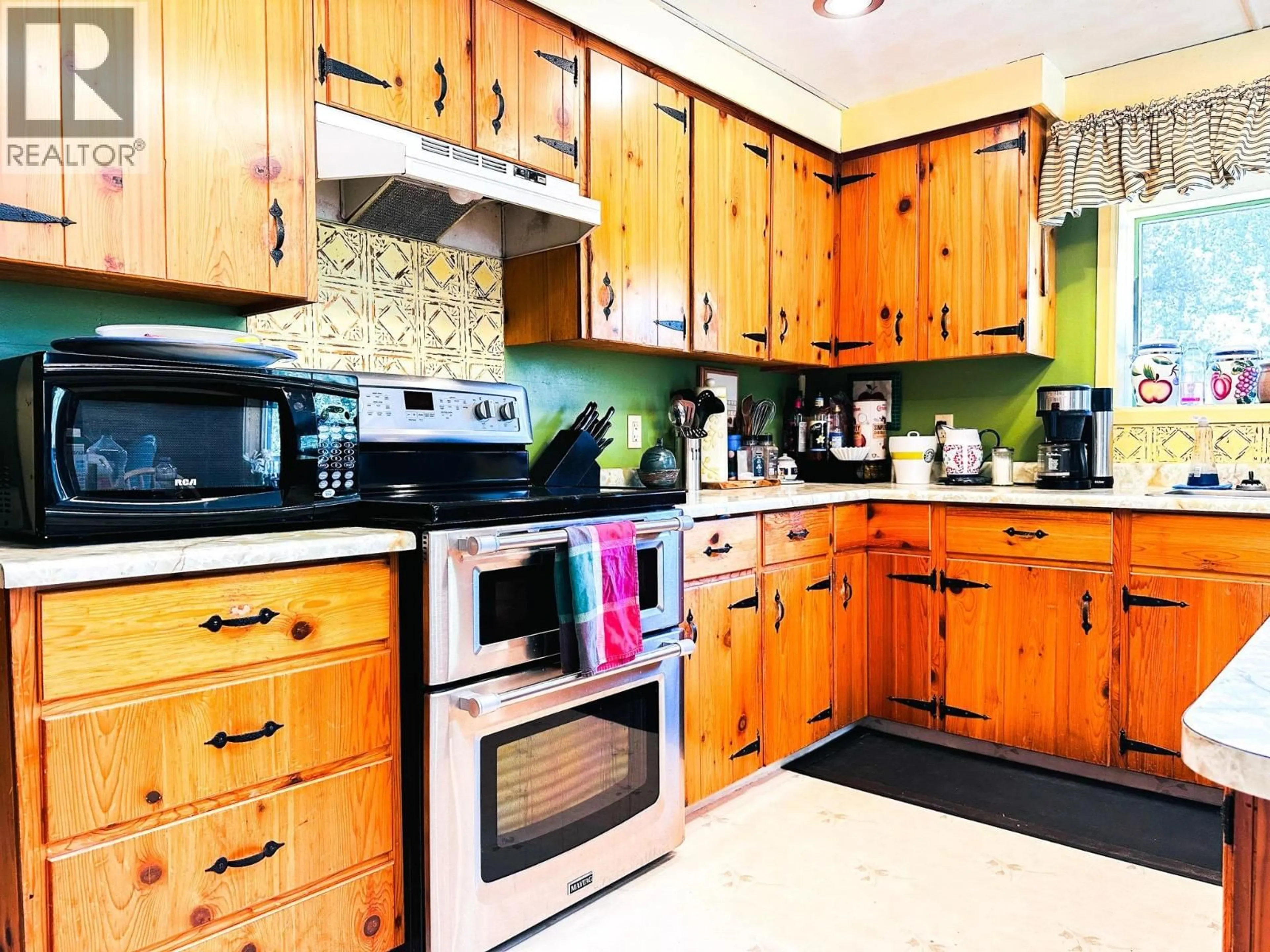 Standard kitchen, unknown for 4100 16 HIGHWAY, Burns Lake British Columbia V0J1E3
