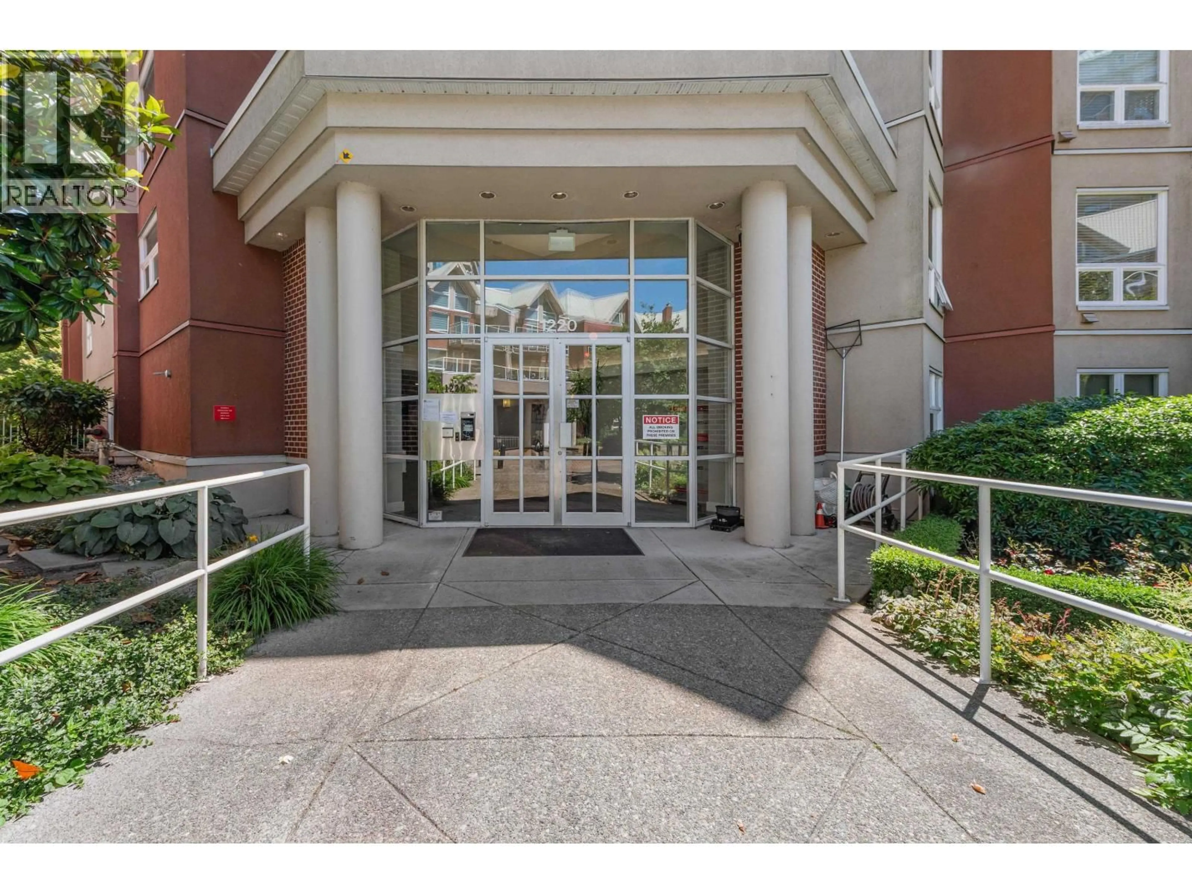 Indoor foyer for 201A - 1220 QUAYSIDE DRIVE, New Westminster British Columbia V3M6H1