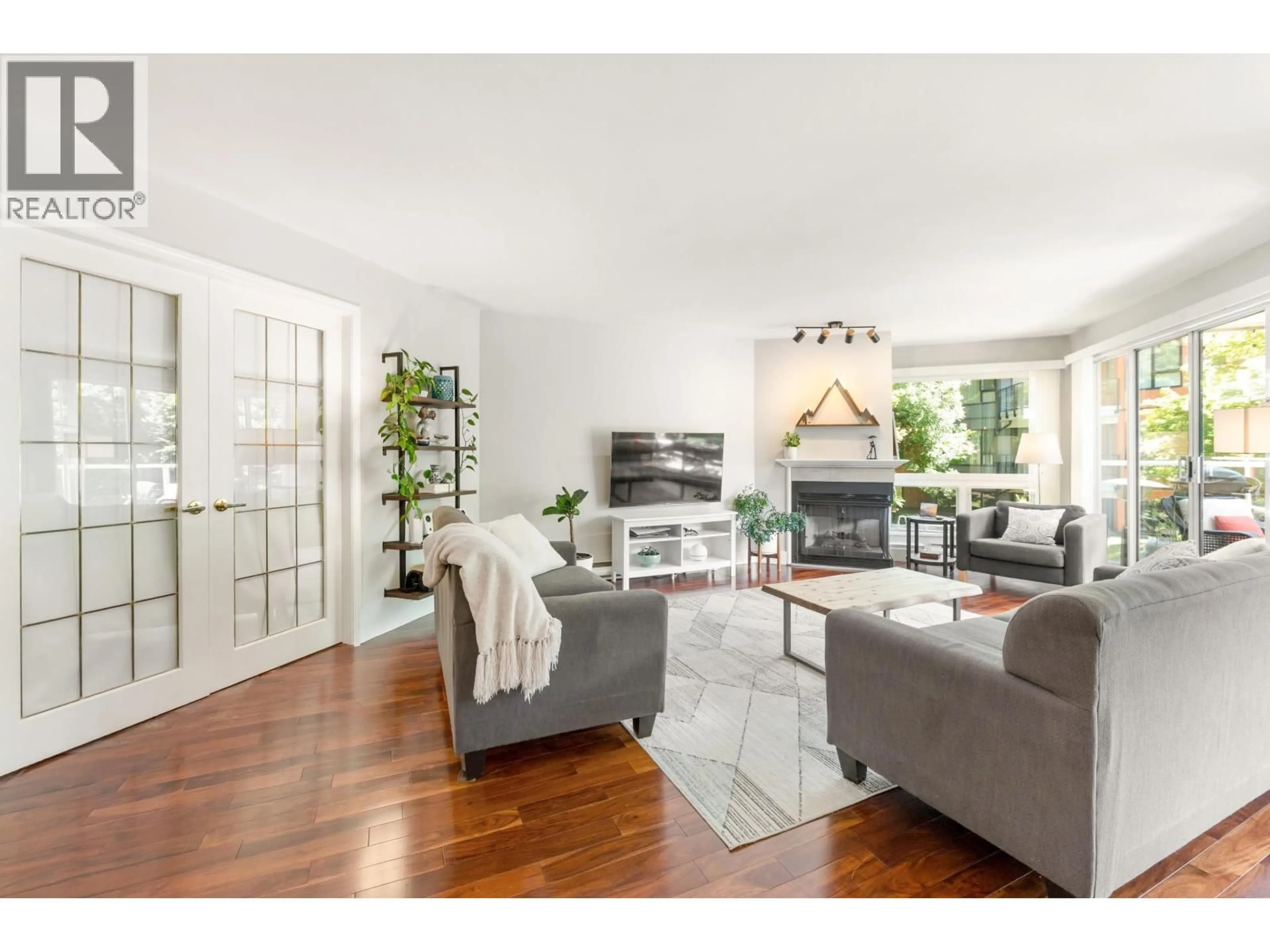 Living room with furniture, wood/laminate floor for 201A - 1220 QUAYSIDE DRIVE, New Westminster British Columbia V3M6H1
